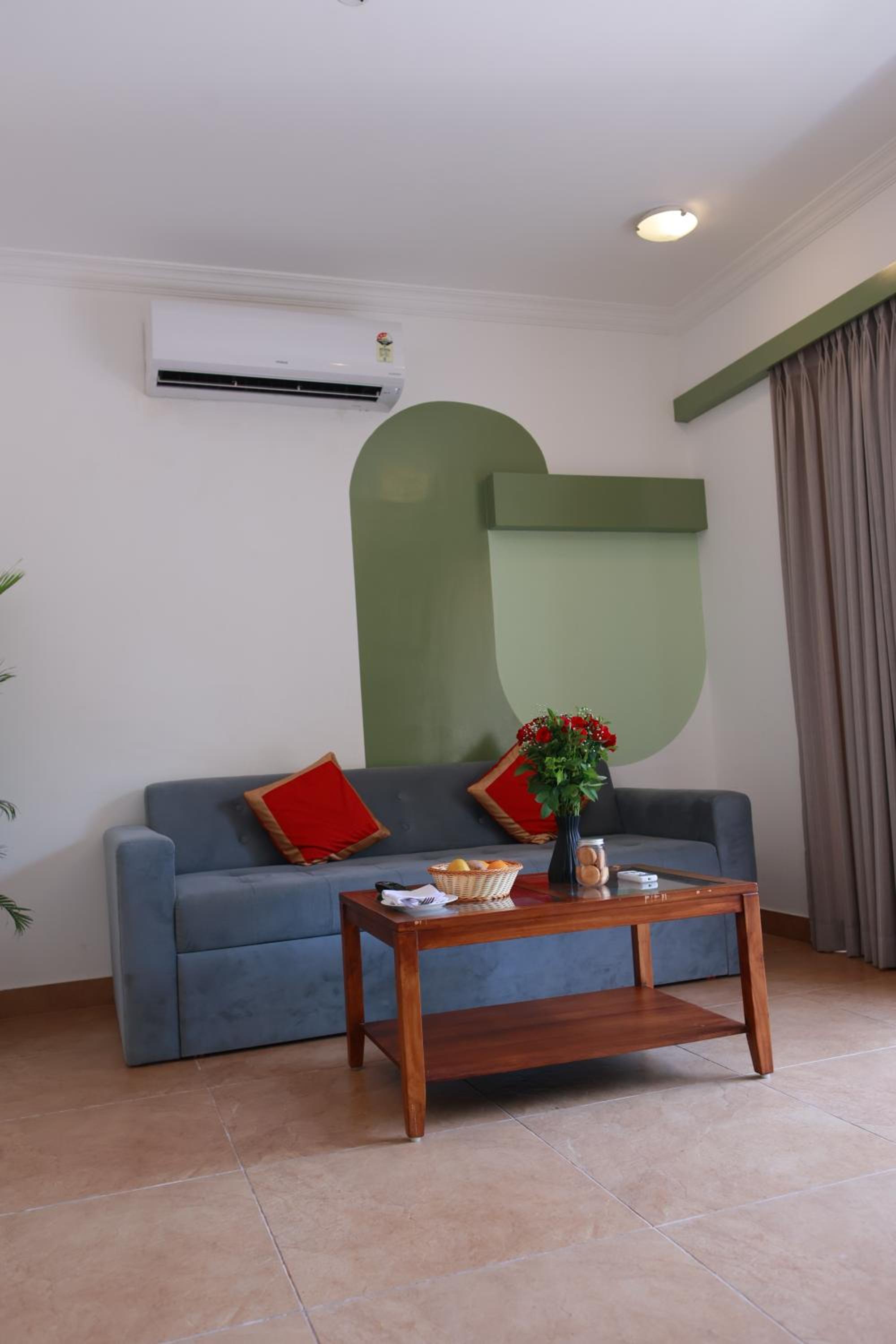 One bedroom Apartment with balcony - Photo 1