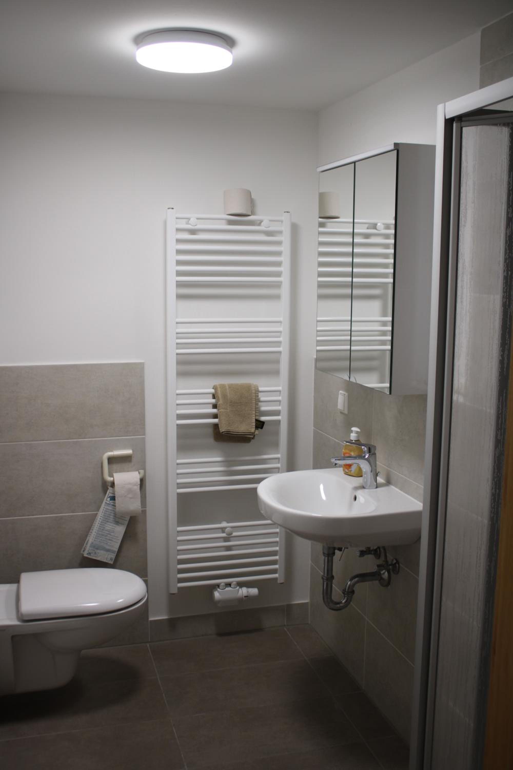 Twin Room with Shower - Photo 13