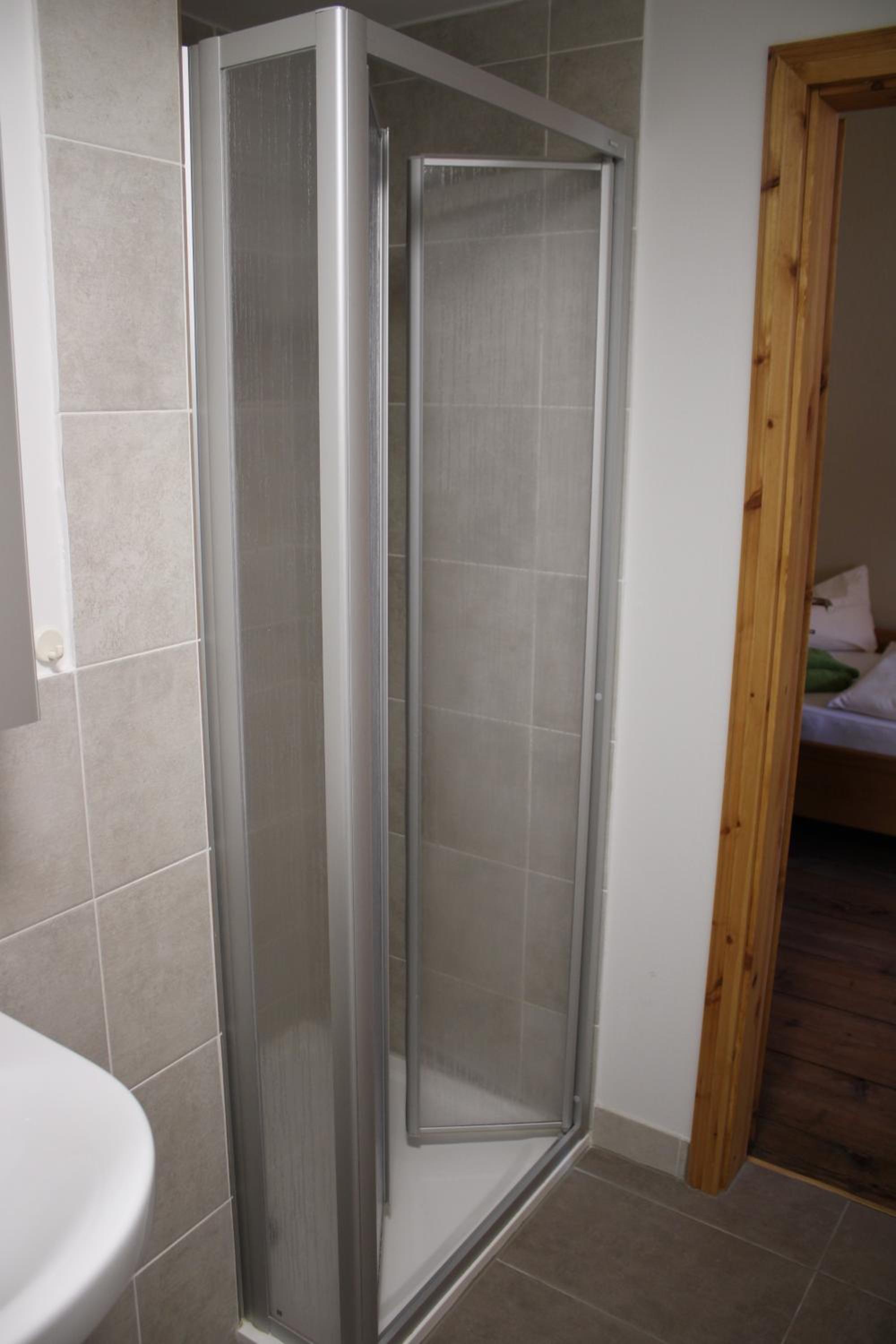 Twin Room with Shower - Photo 7