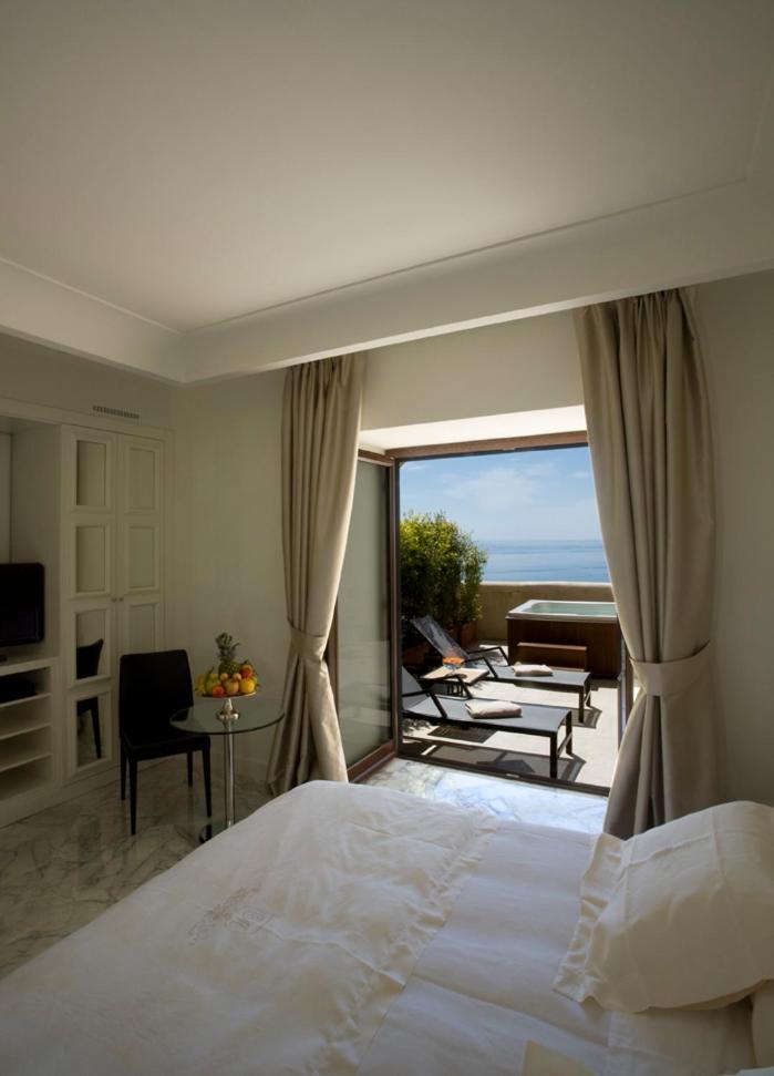 Deluxe Double Room with Terrace and Pool photo 1