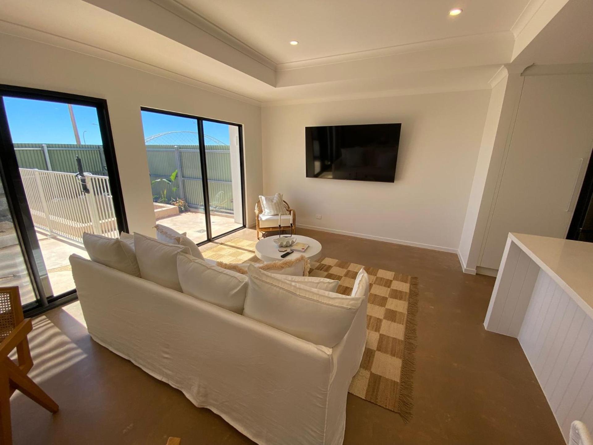 Three-Bedroom House photo 3