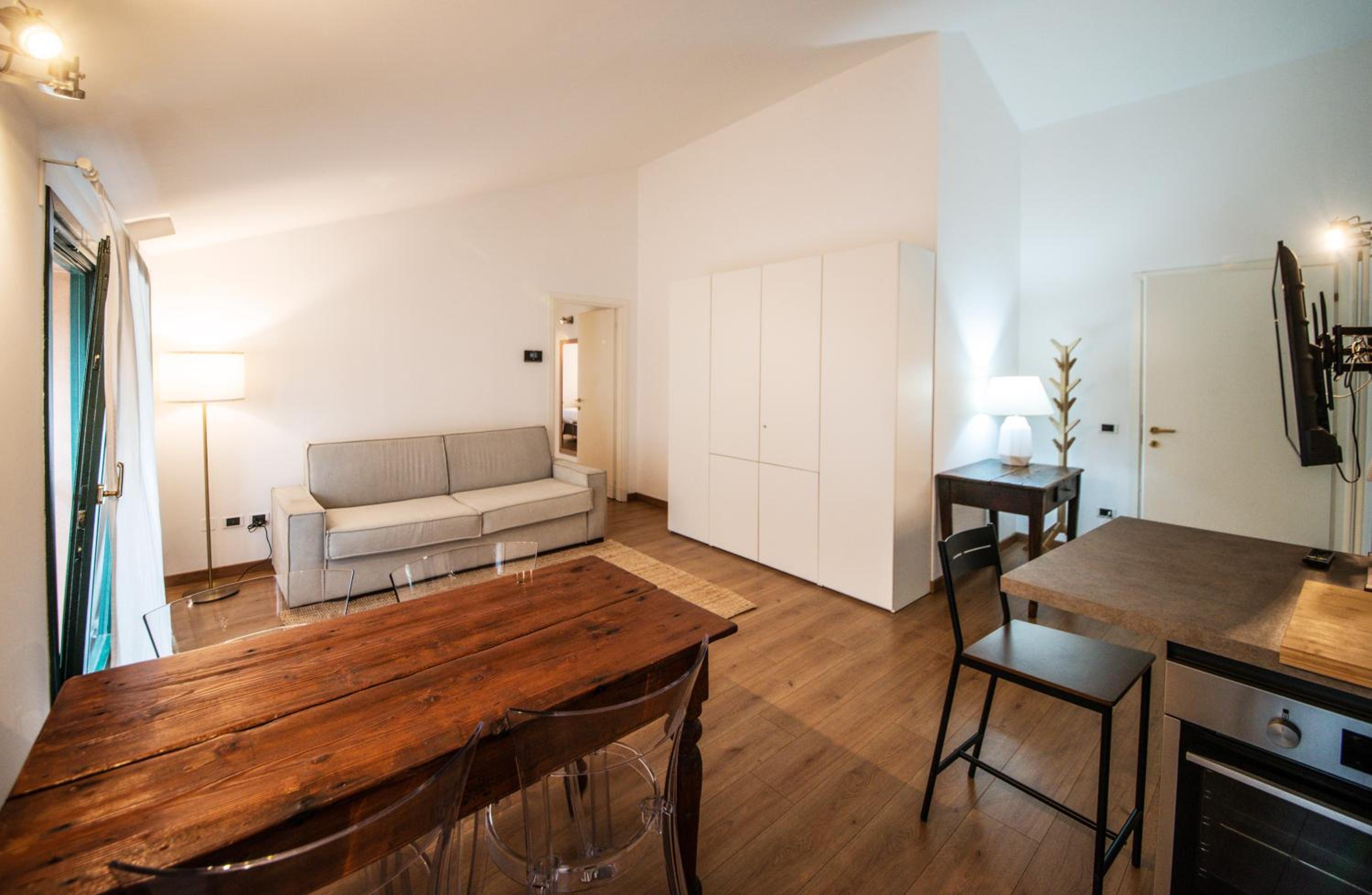 One-Bedroom Apartment photo 1