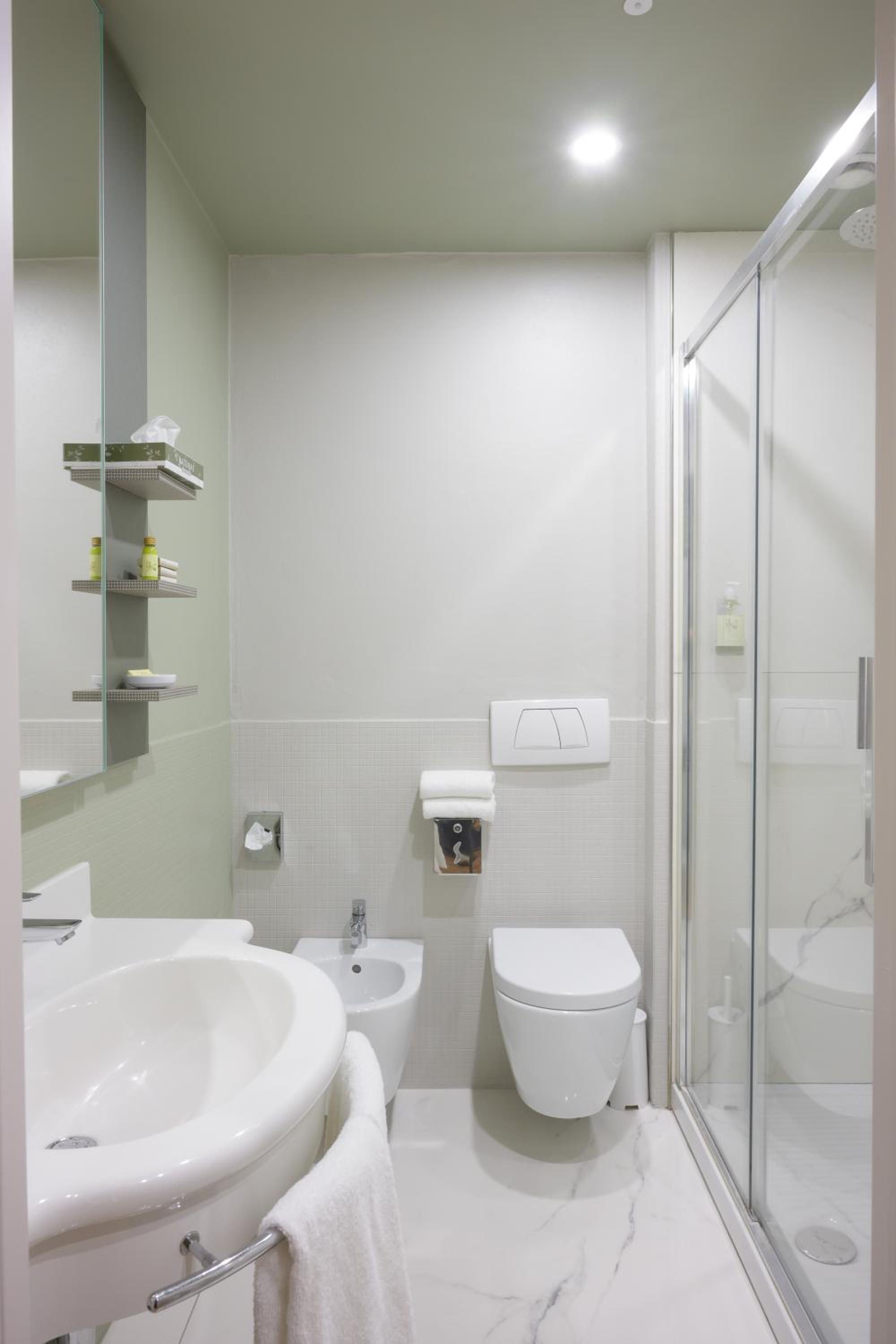 Double Room - Photo 8