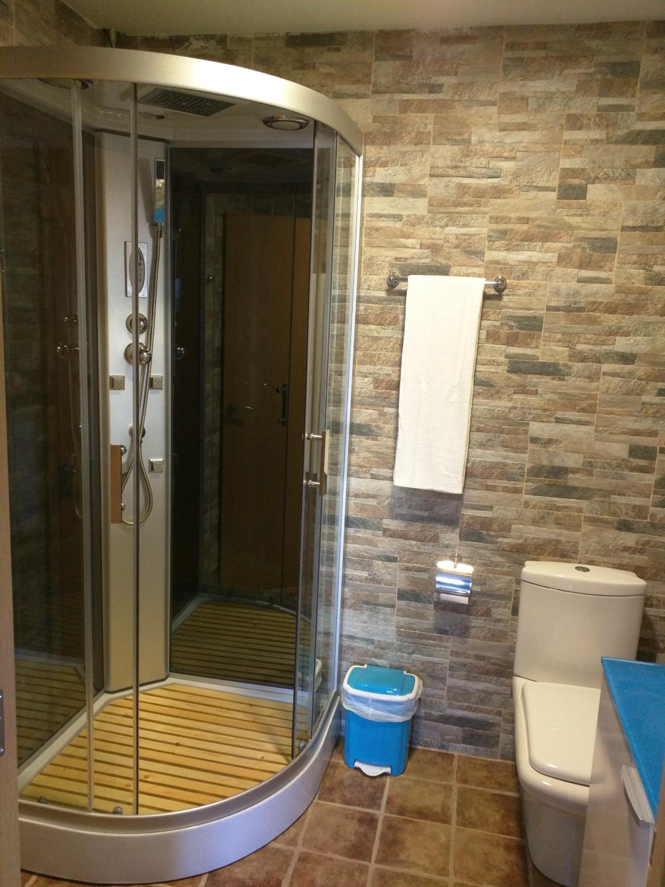 Basic Triple Room with Shared Bathroom photo 2