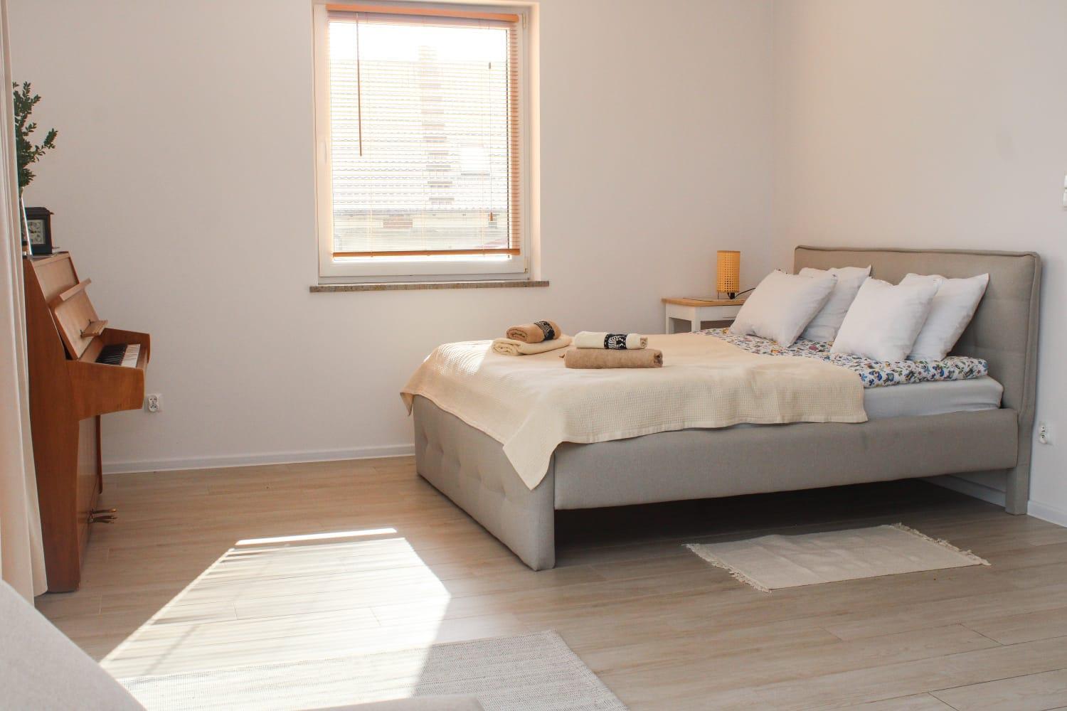 King Suite with Balcony - Photo 16