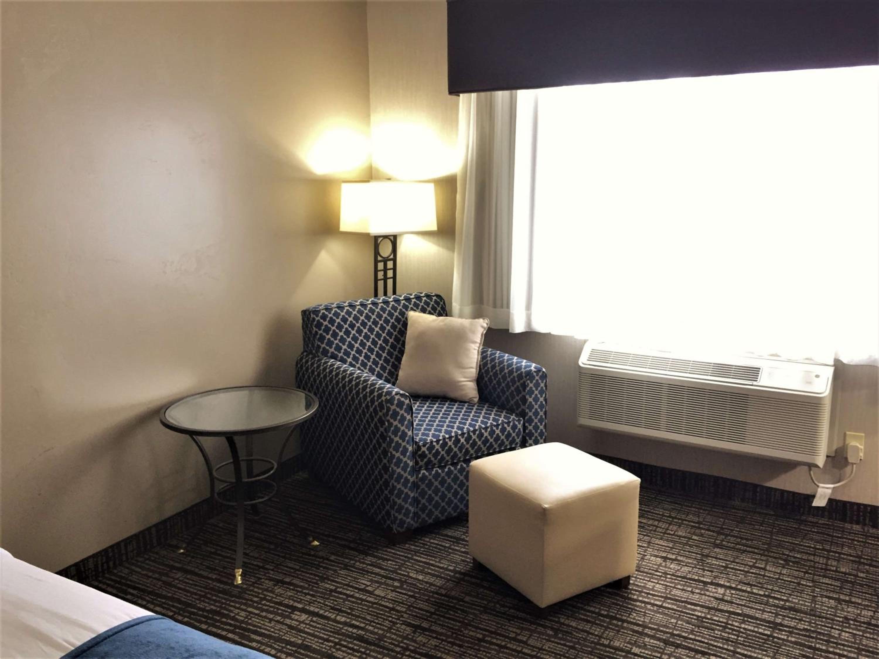 Large Queen Room with Two Queen Beds - Photo 2