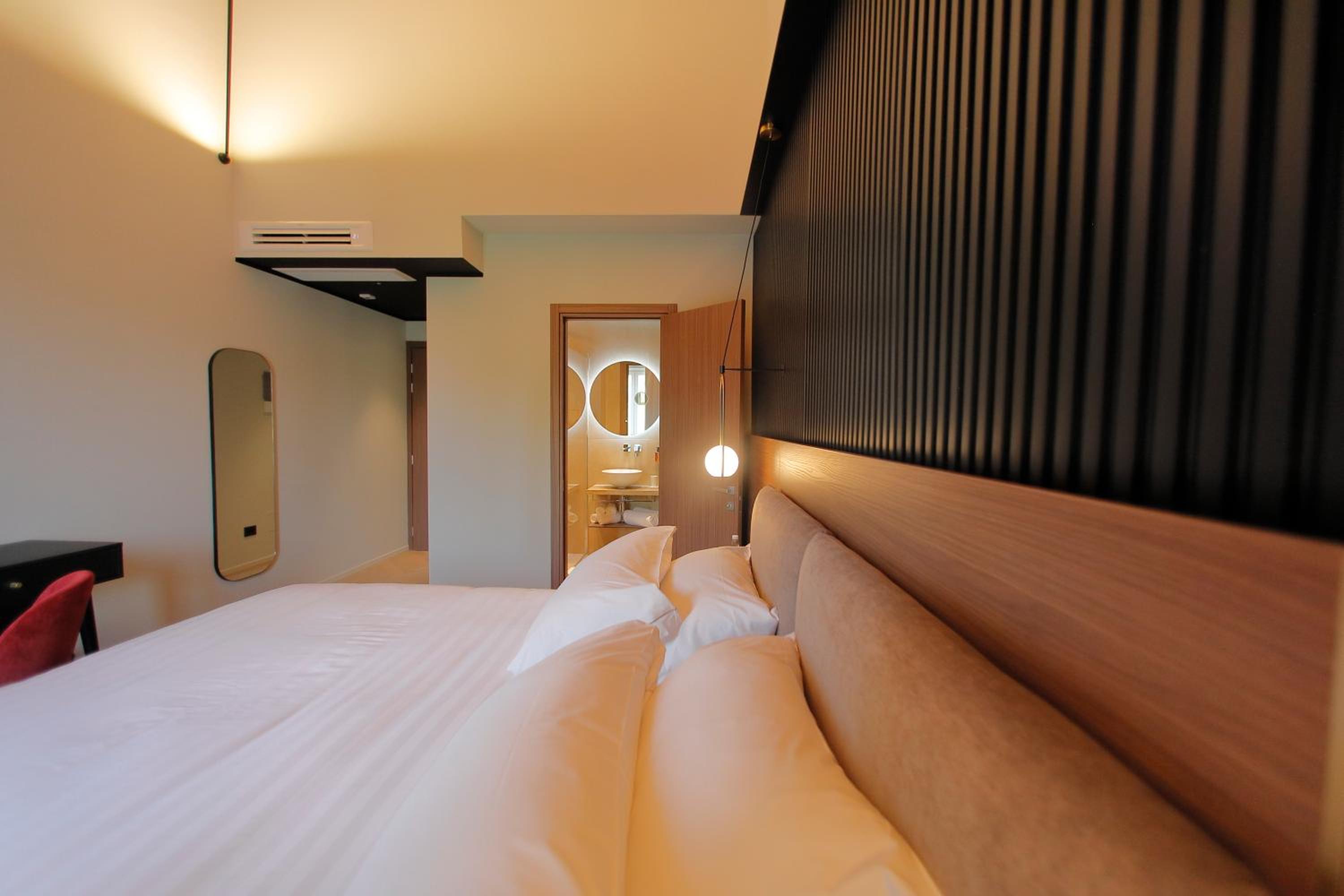 King Room with Balcony - Photo 1