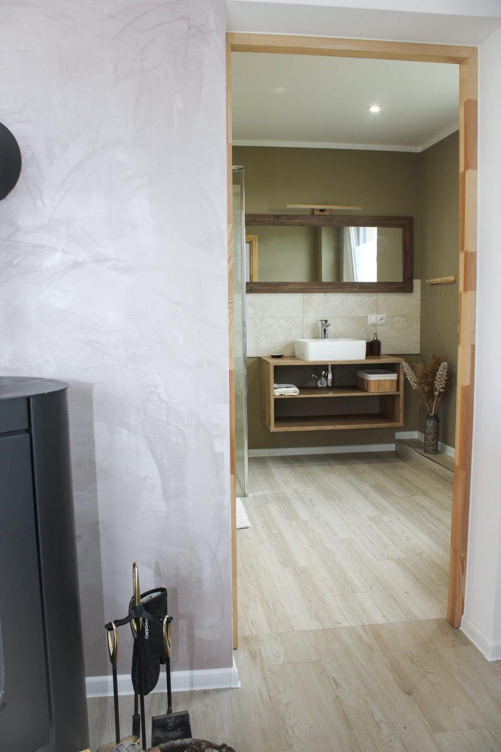 King Suite with Balcony - Photo 3