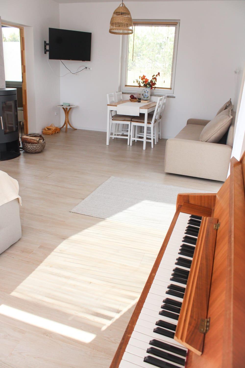 King Suite with Balcony - Photo 21