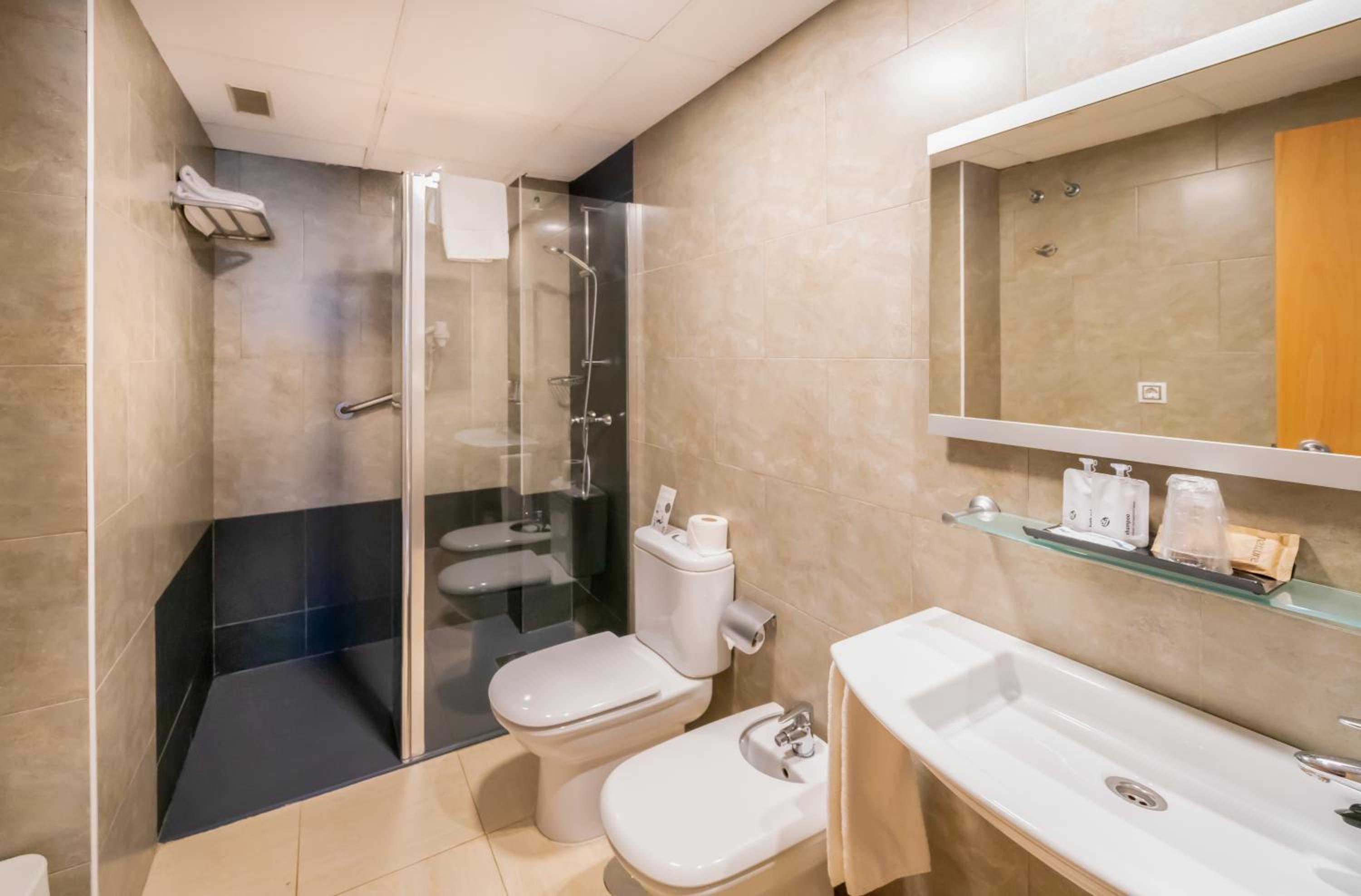 Double Room - Photo 6