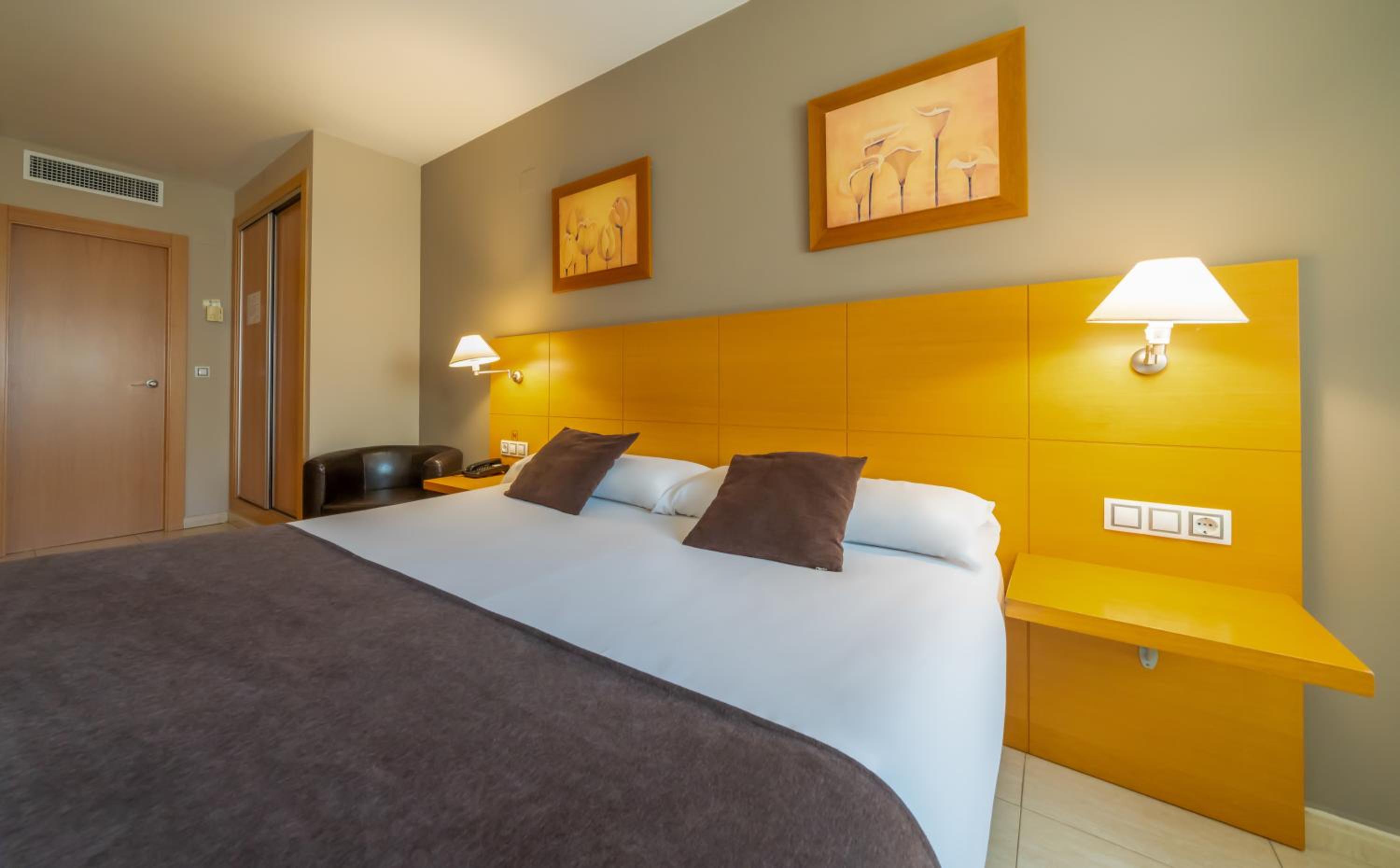 Double Room - Photo 8