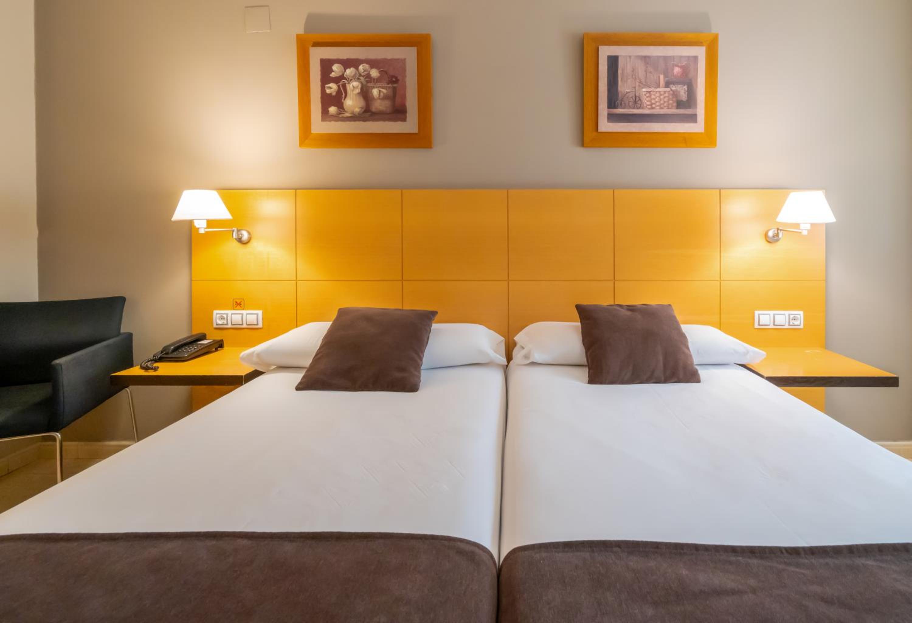 Twin Room - Photo 22