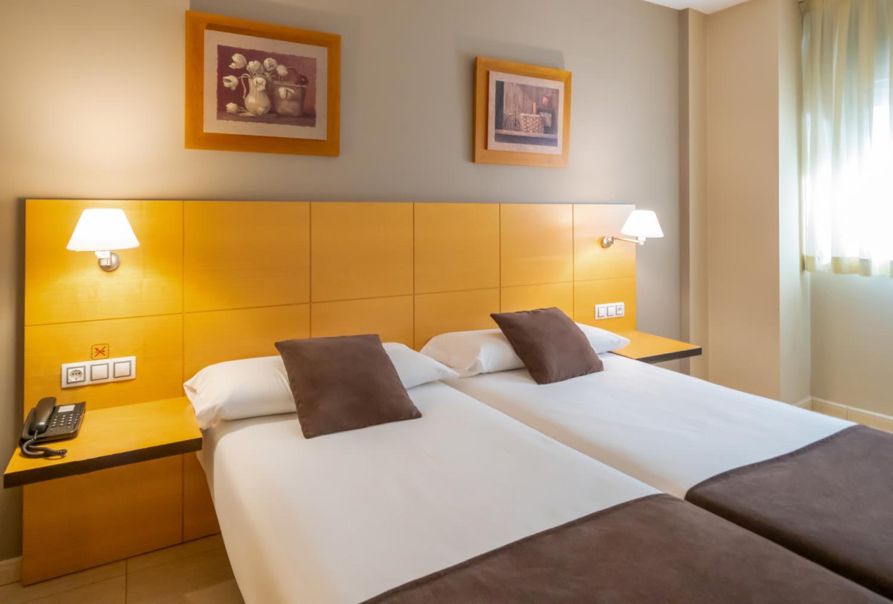 Twin Room - Photo 1