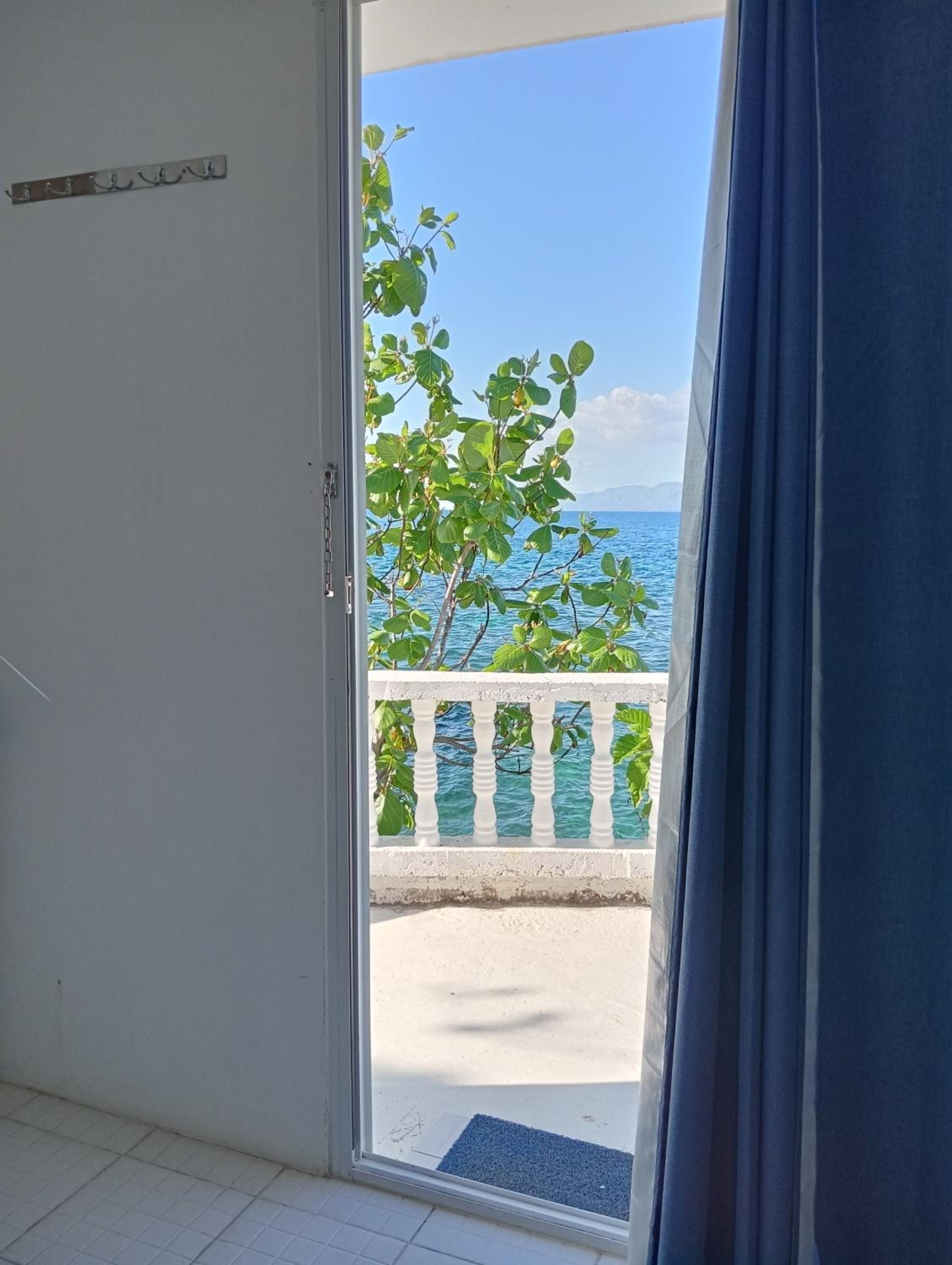 Family Room with Sea View - Photo 2