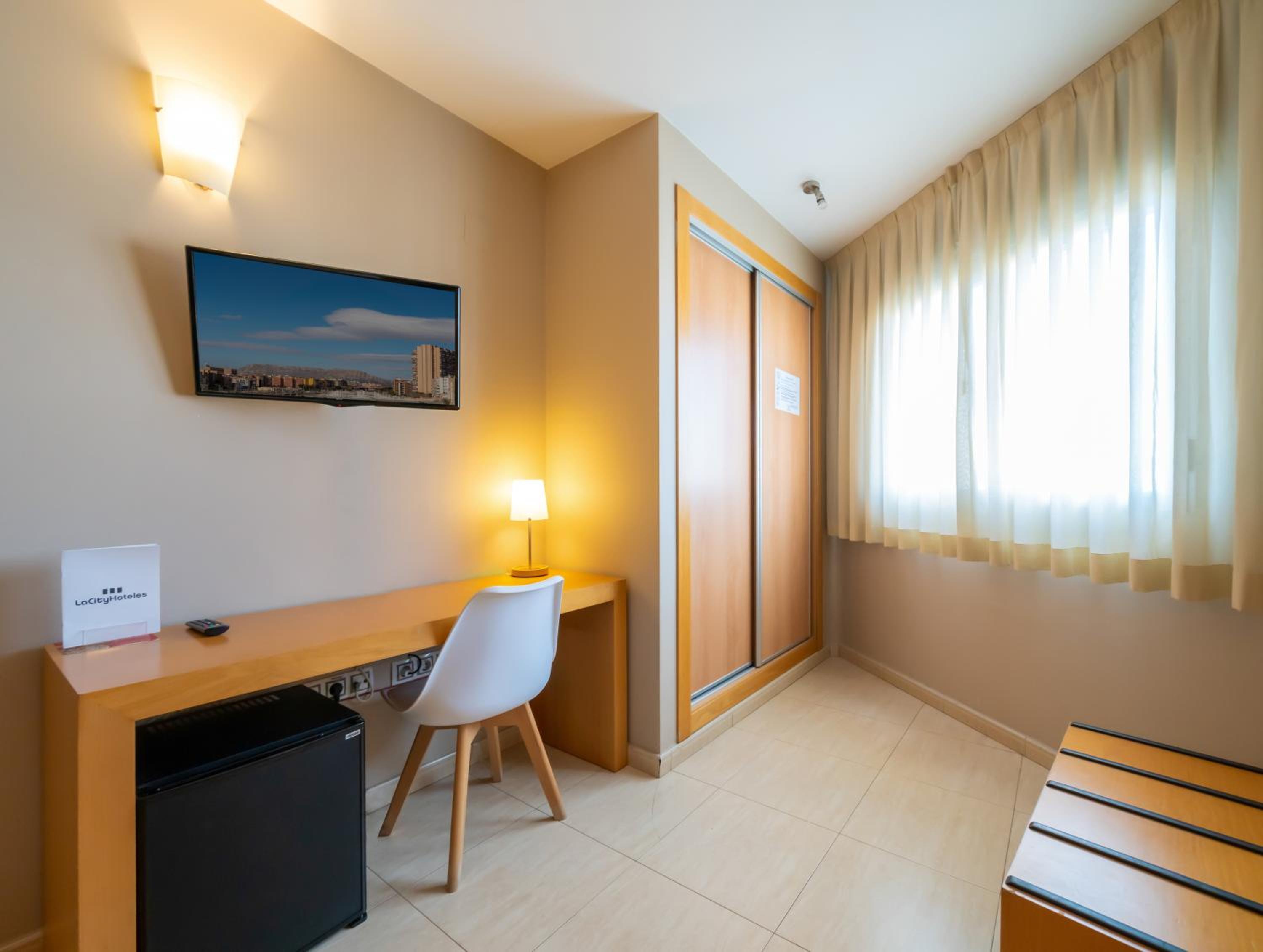 Twin Room - Photo 25