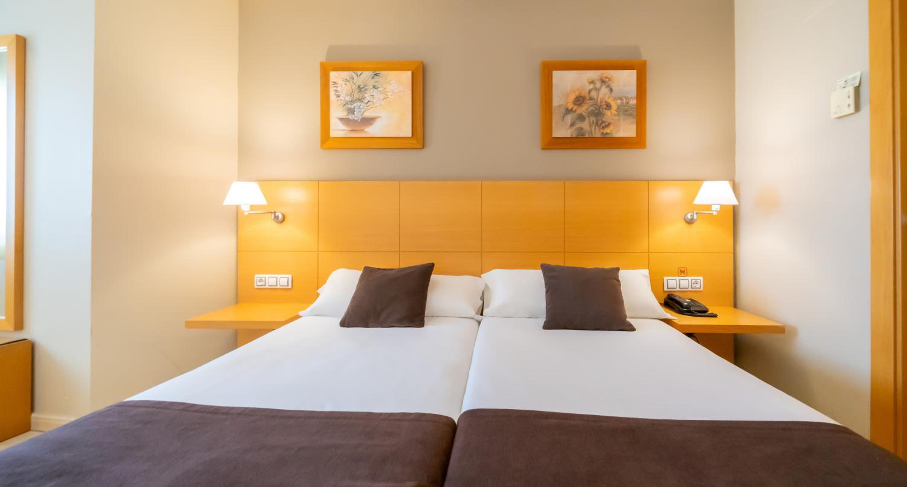 Twin Room - Photo 2