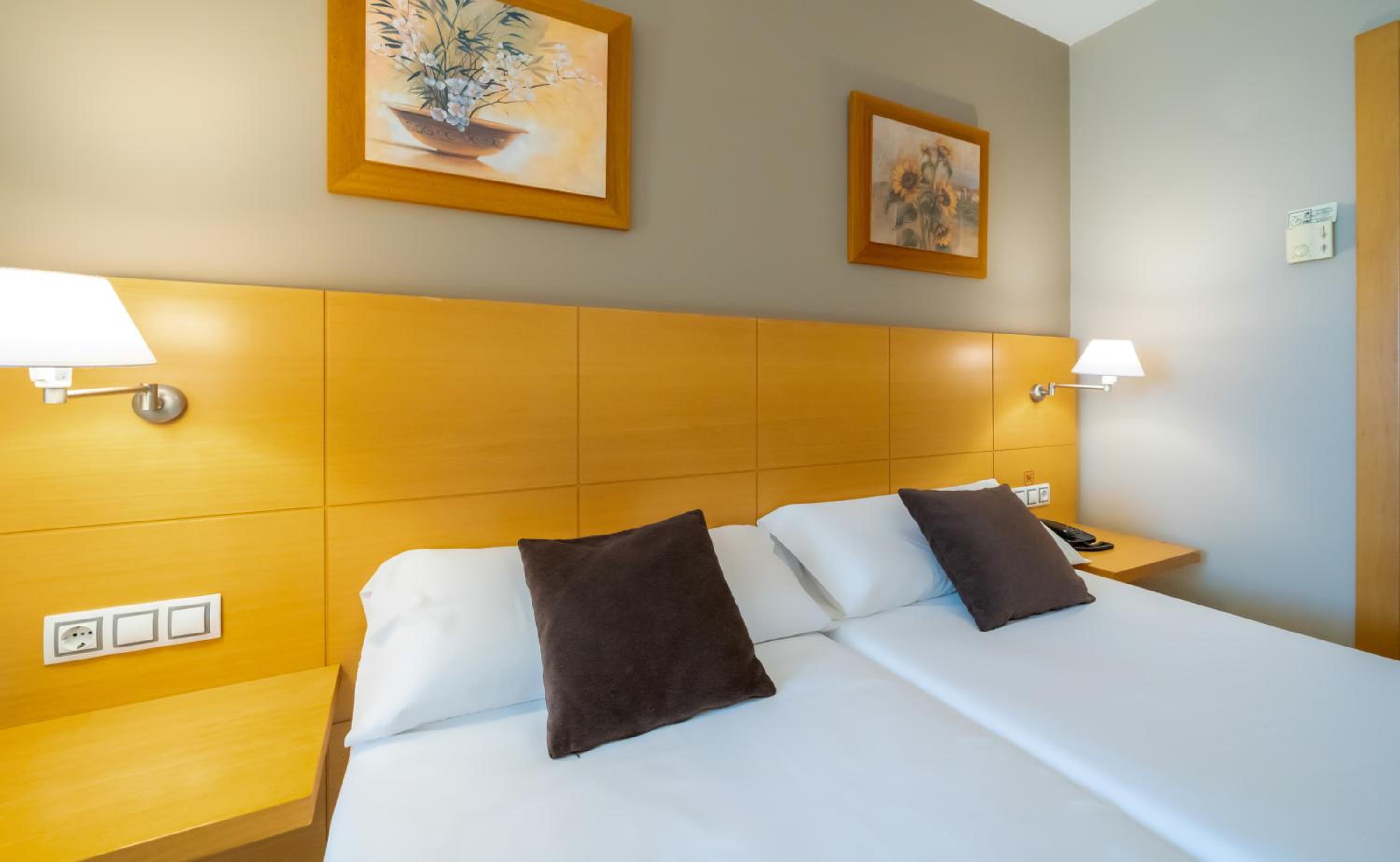 Twin Room - Photo 28