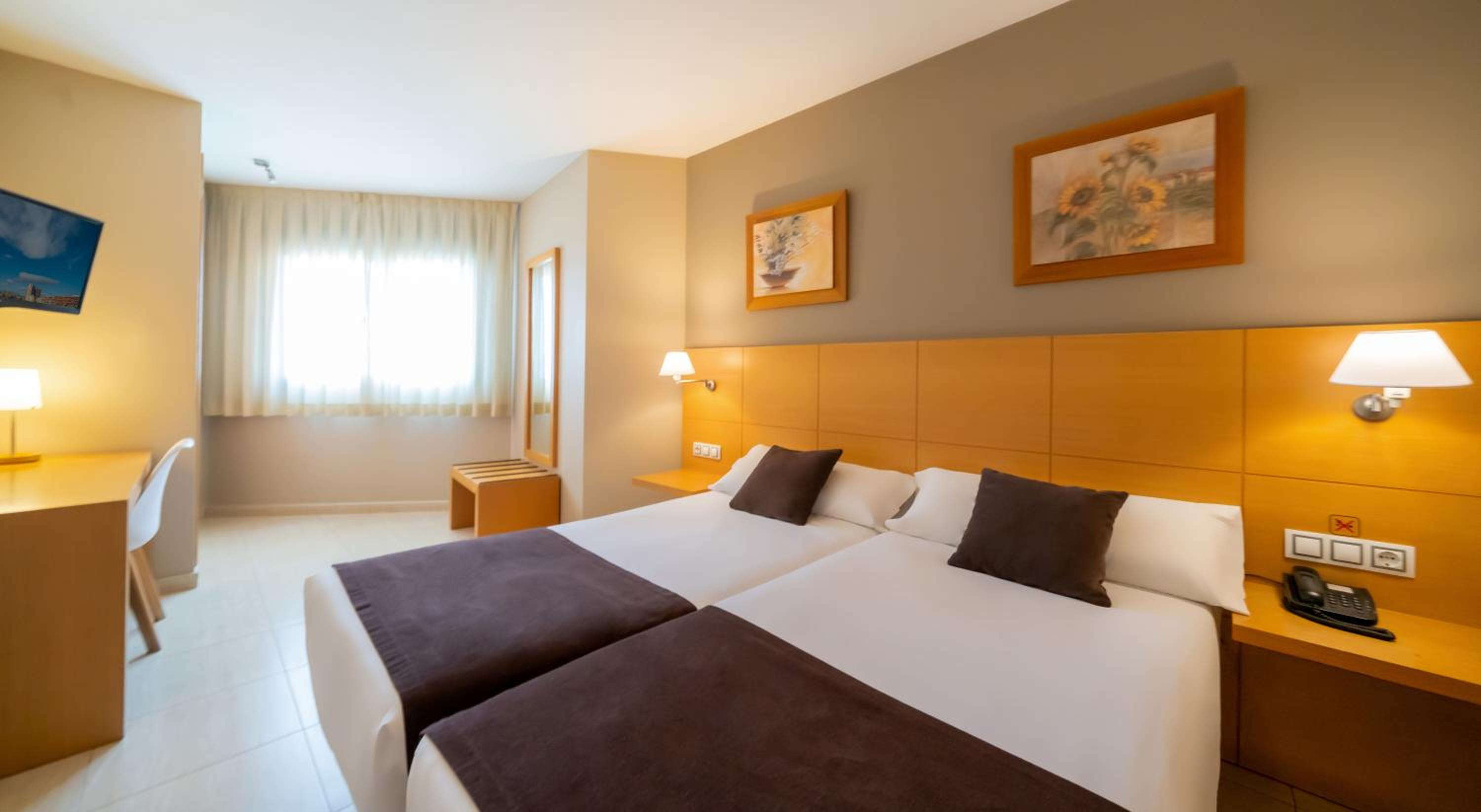 Twin Room - Photo 26