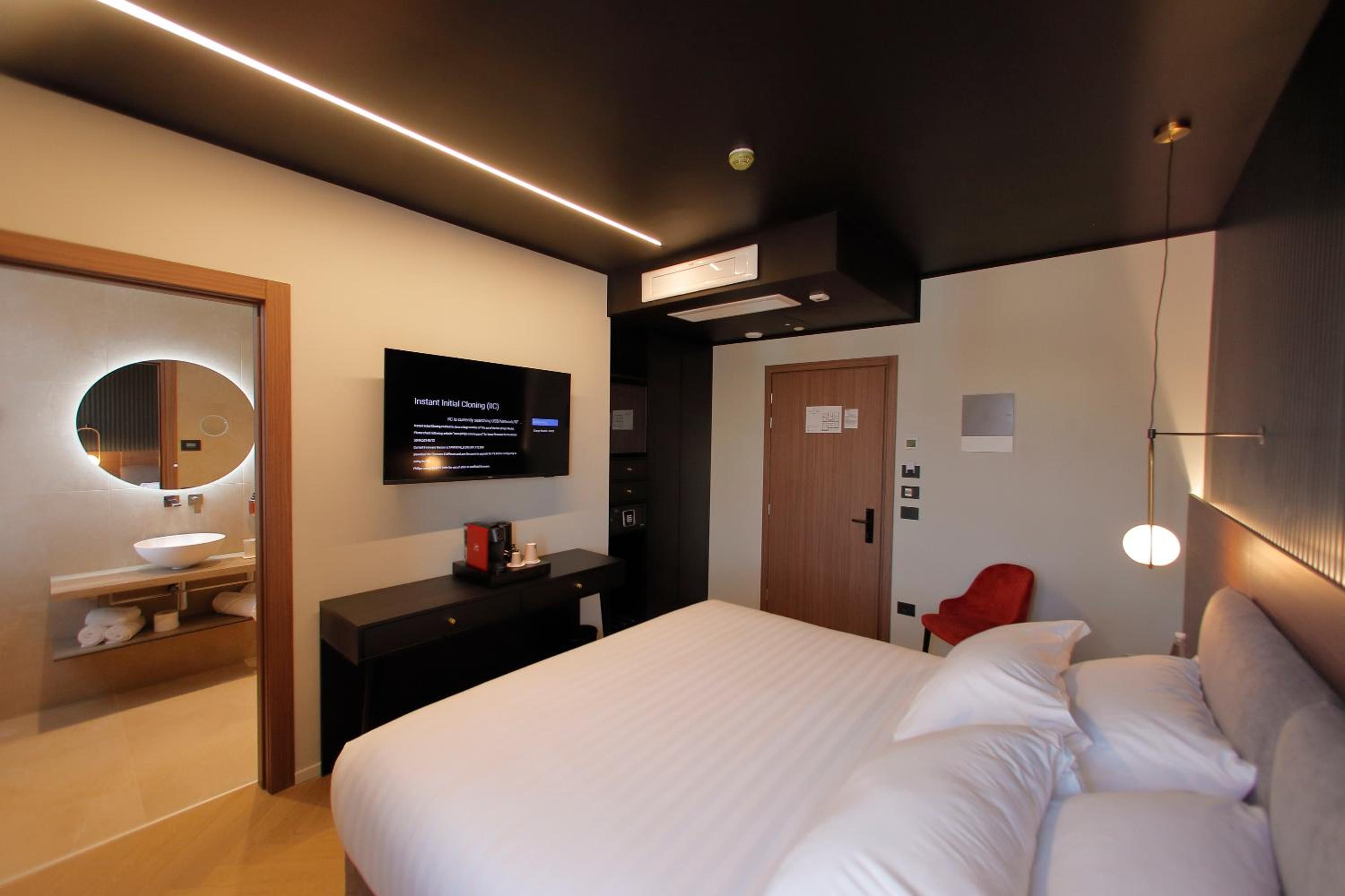 Standard King Room - Photo 1