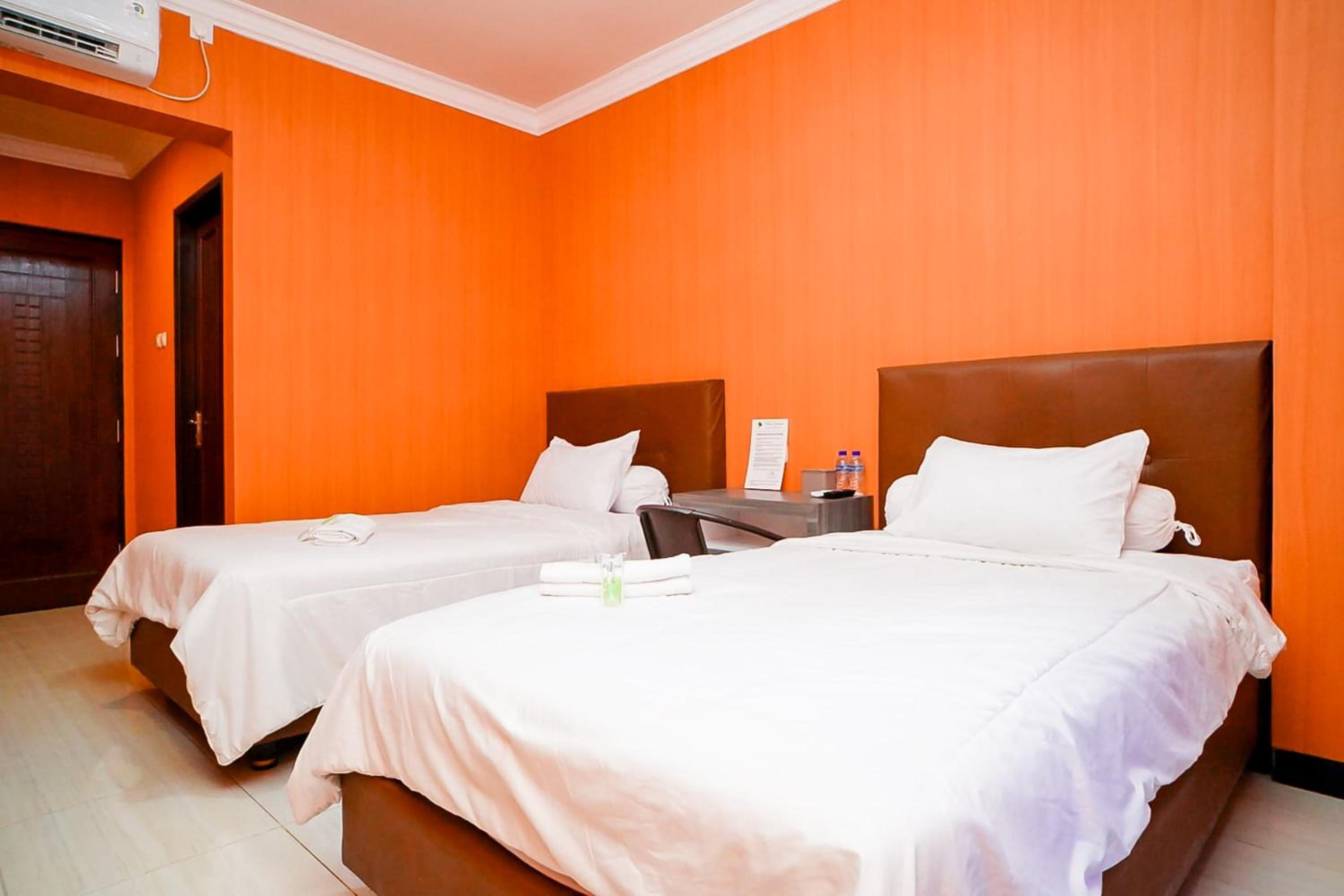 Twin Room - Photo 2