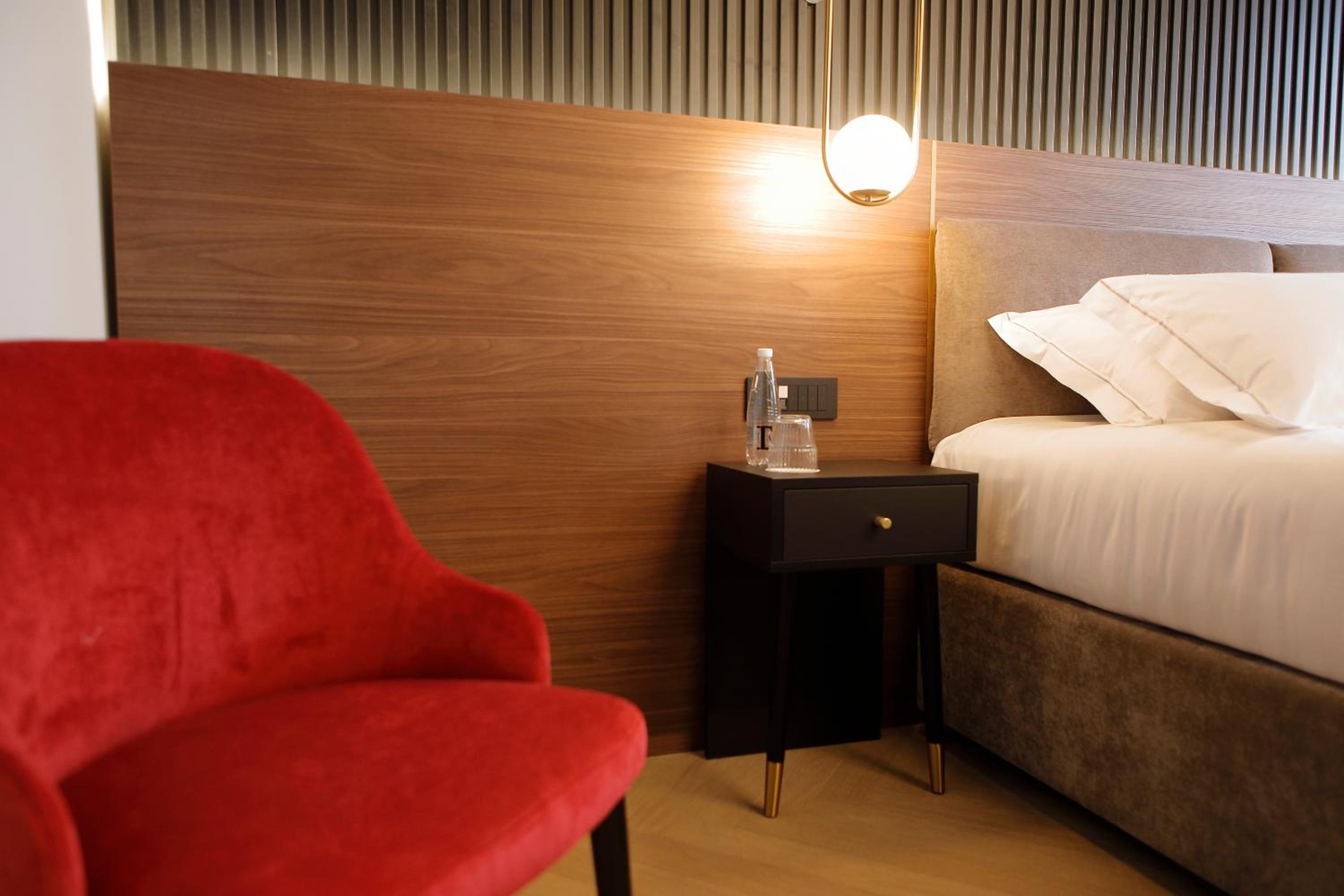 Standard King Room - Photo 5