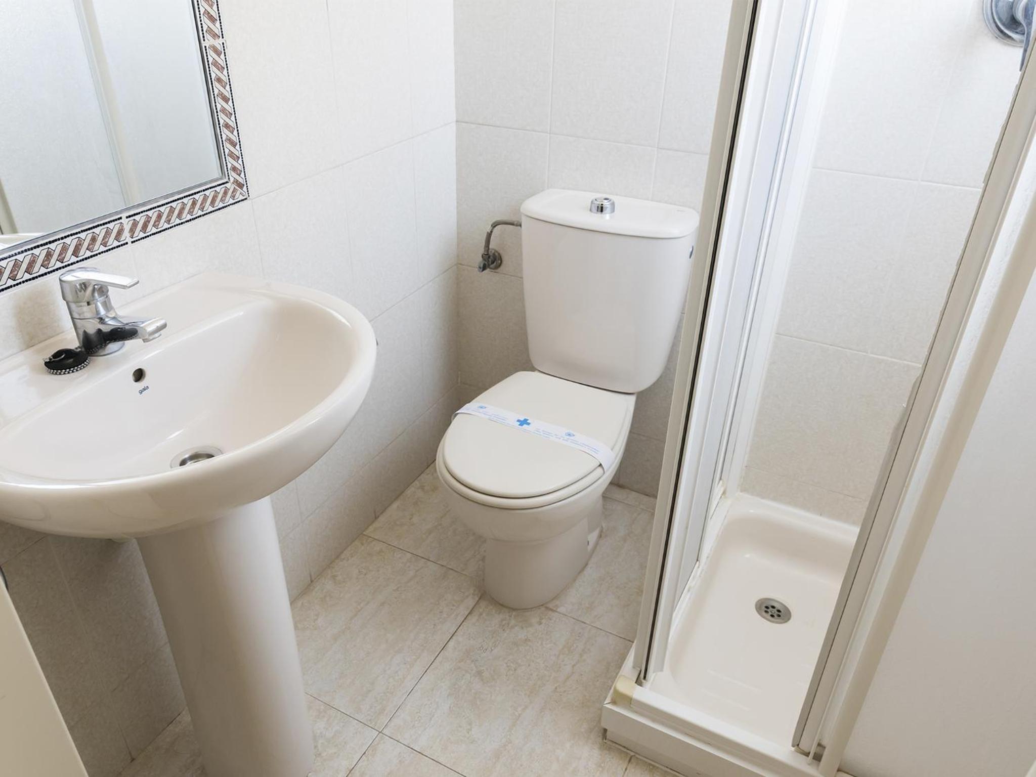Two-Bedroom Apartment (5 Adults) photo 3