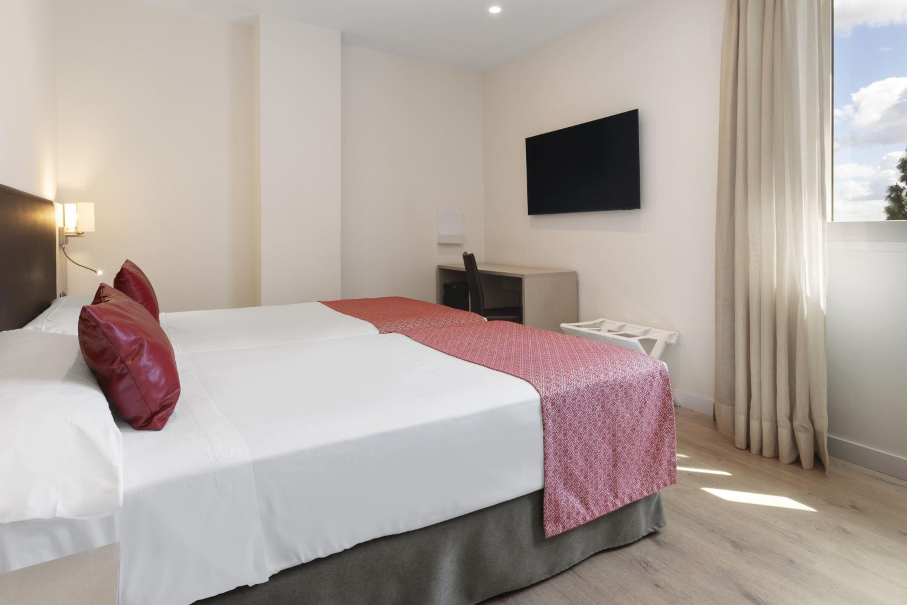 Double Room - Photo 6
