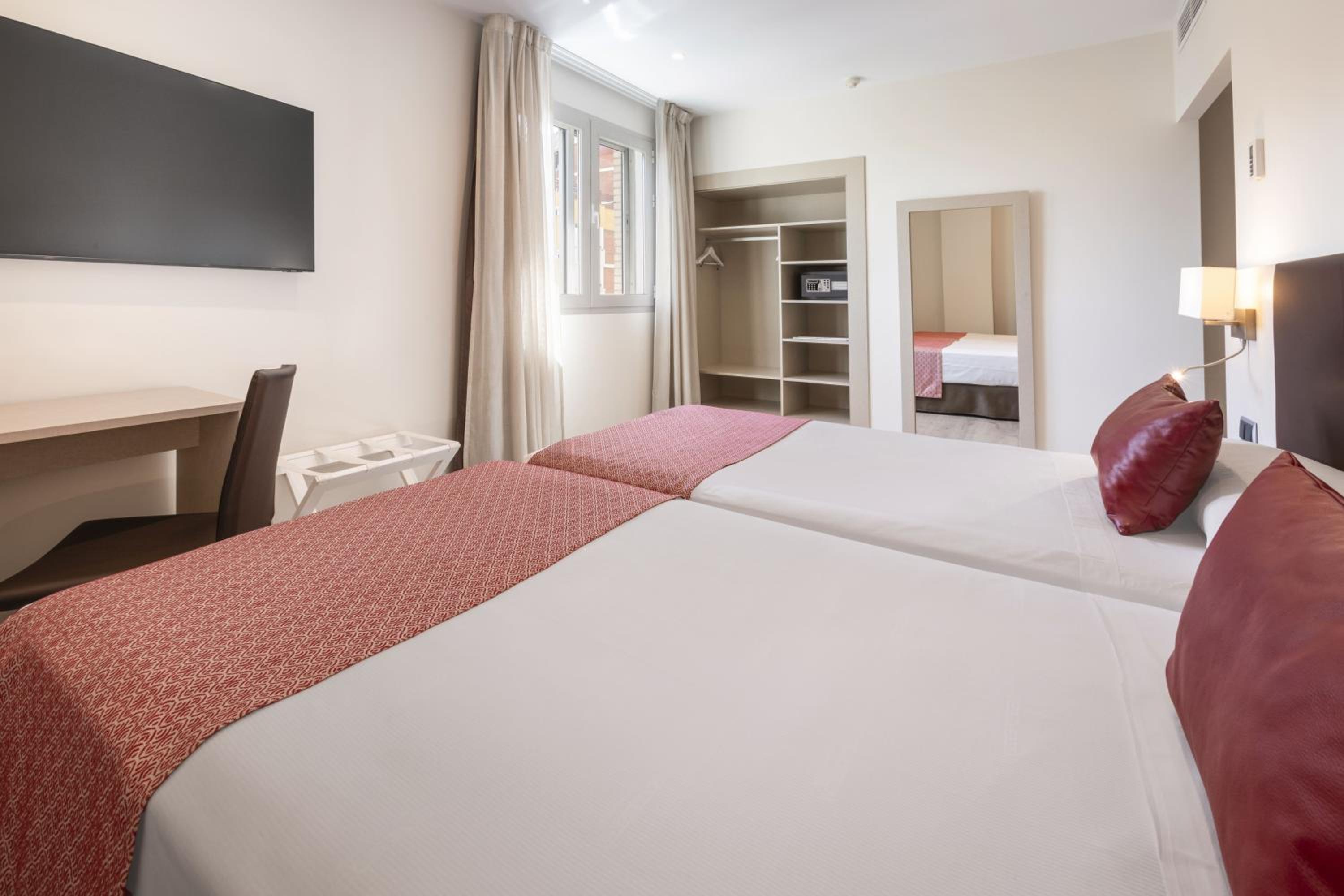 Double Room - Photo 2