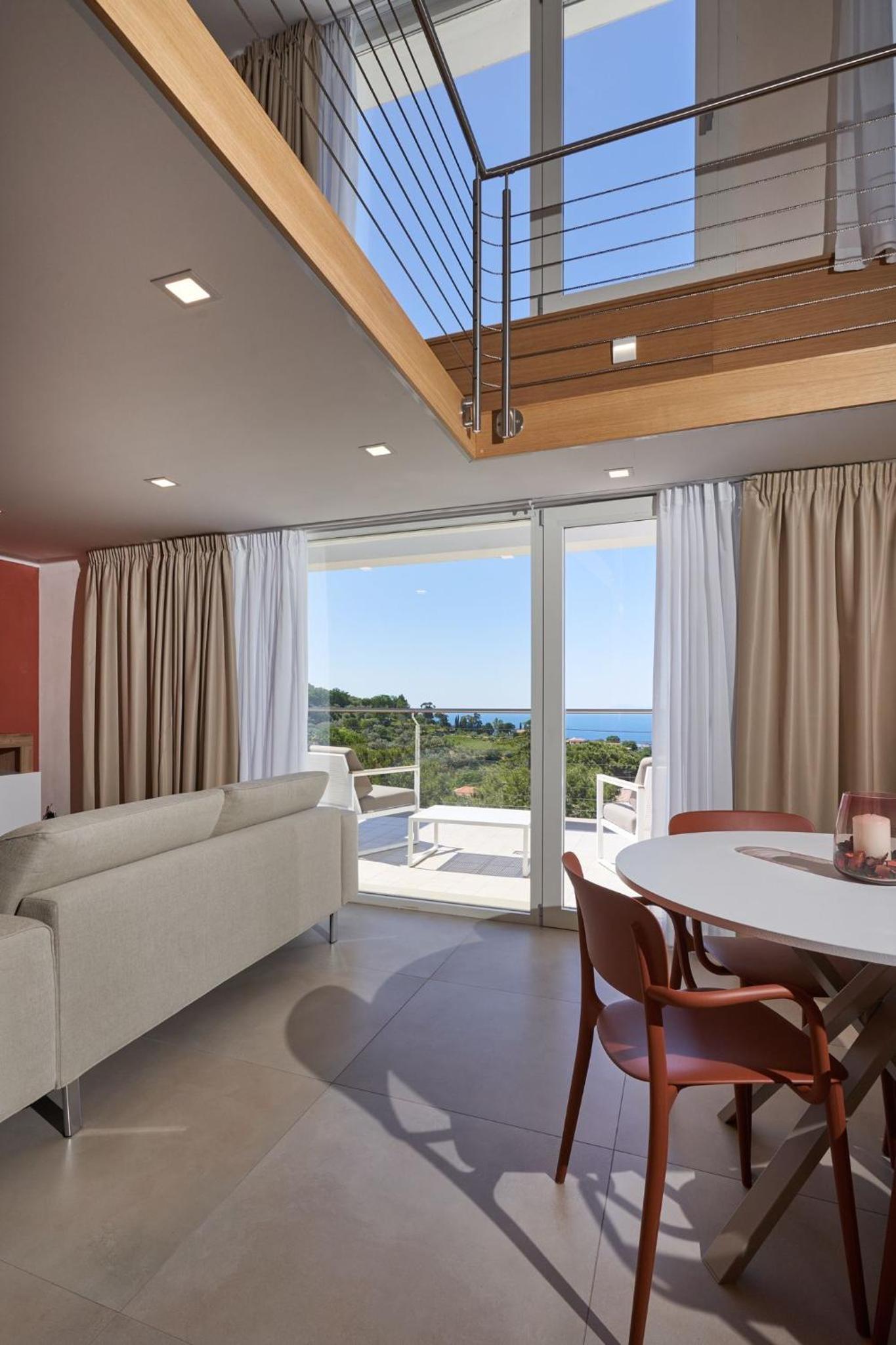 Quadruple Room with Sea View - Photo 10