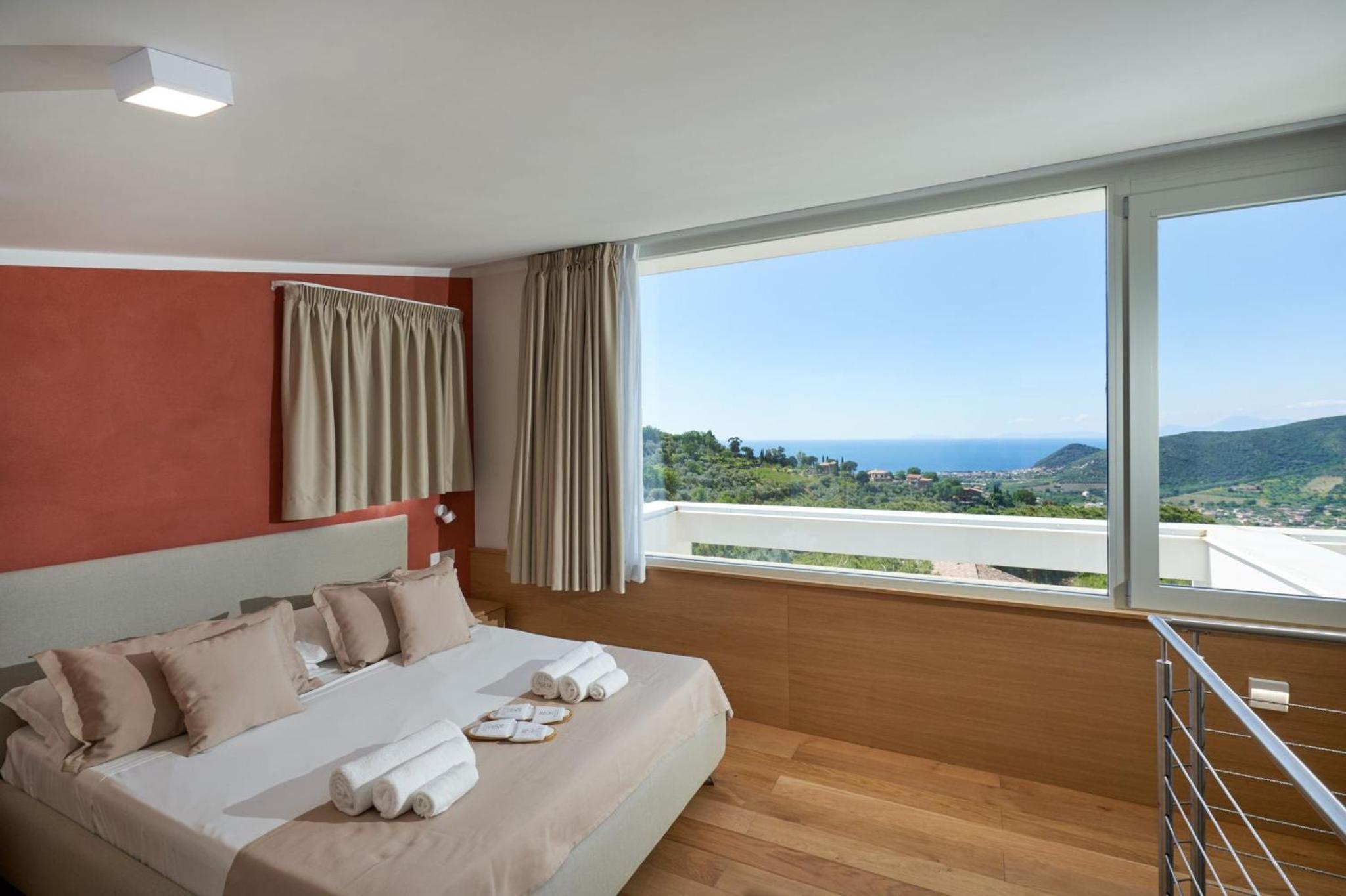 Quadruple Room with Sea View - Photo 11