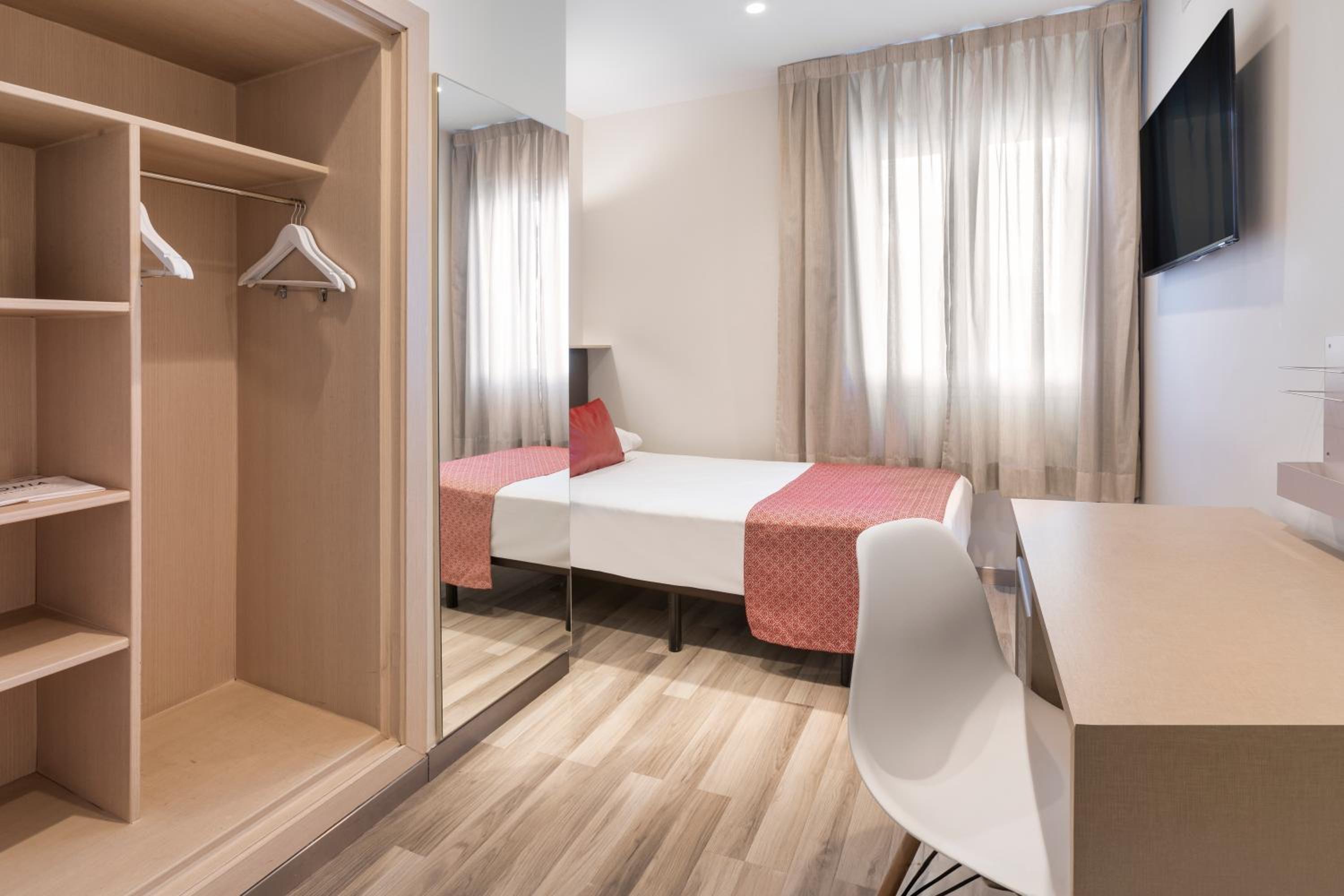 Single Room - Photo 2