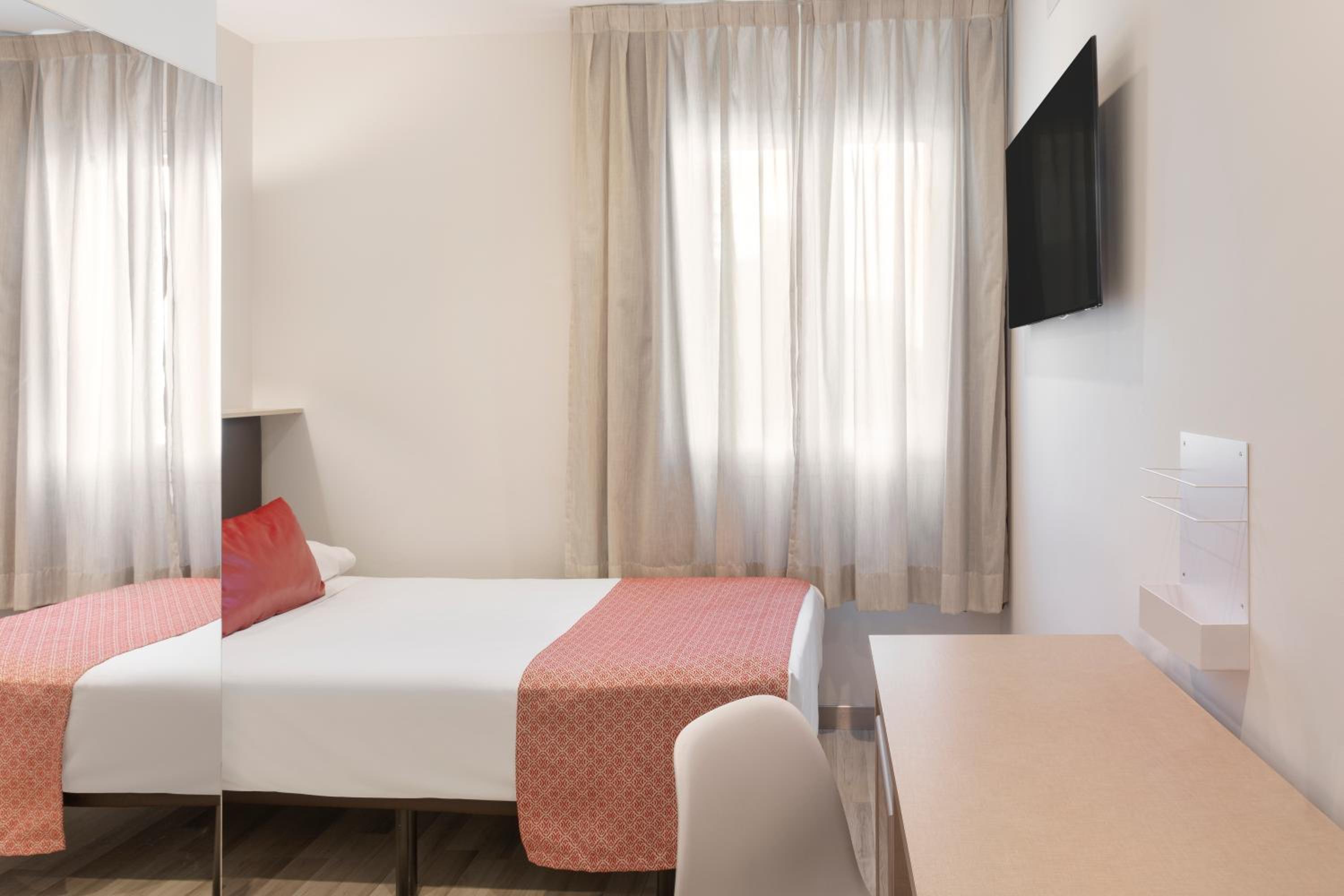 Single Room - Photo 3