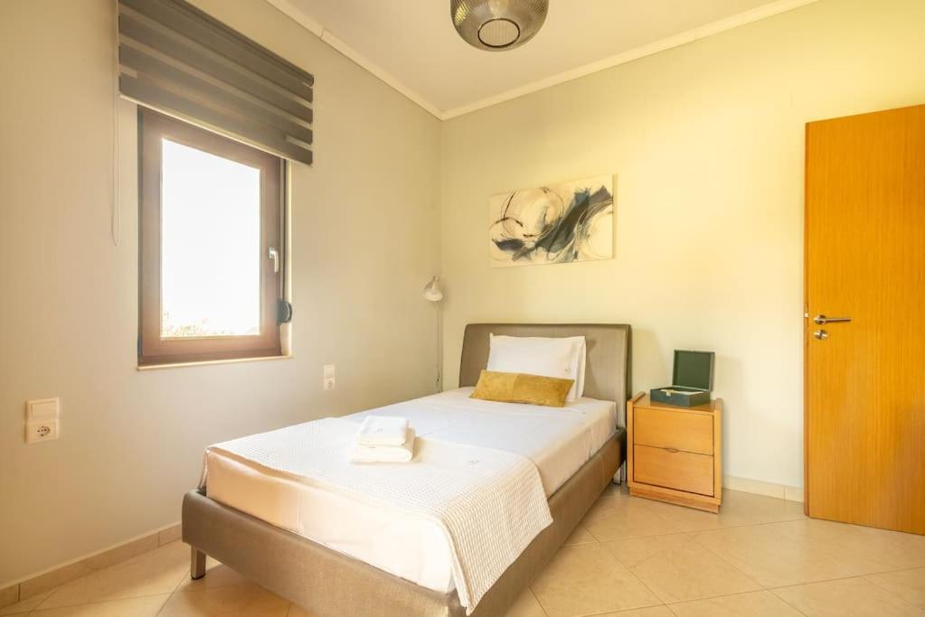 Three-Bedroom House photo 2