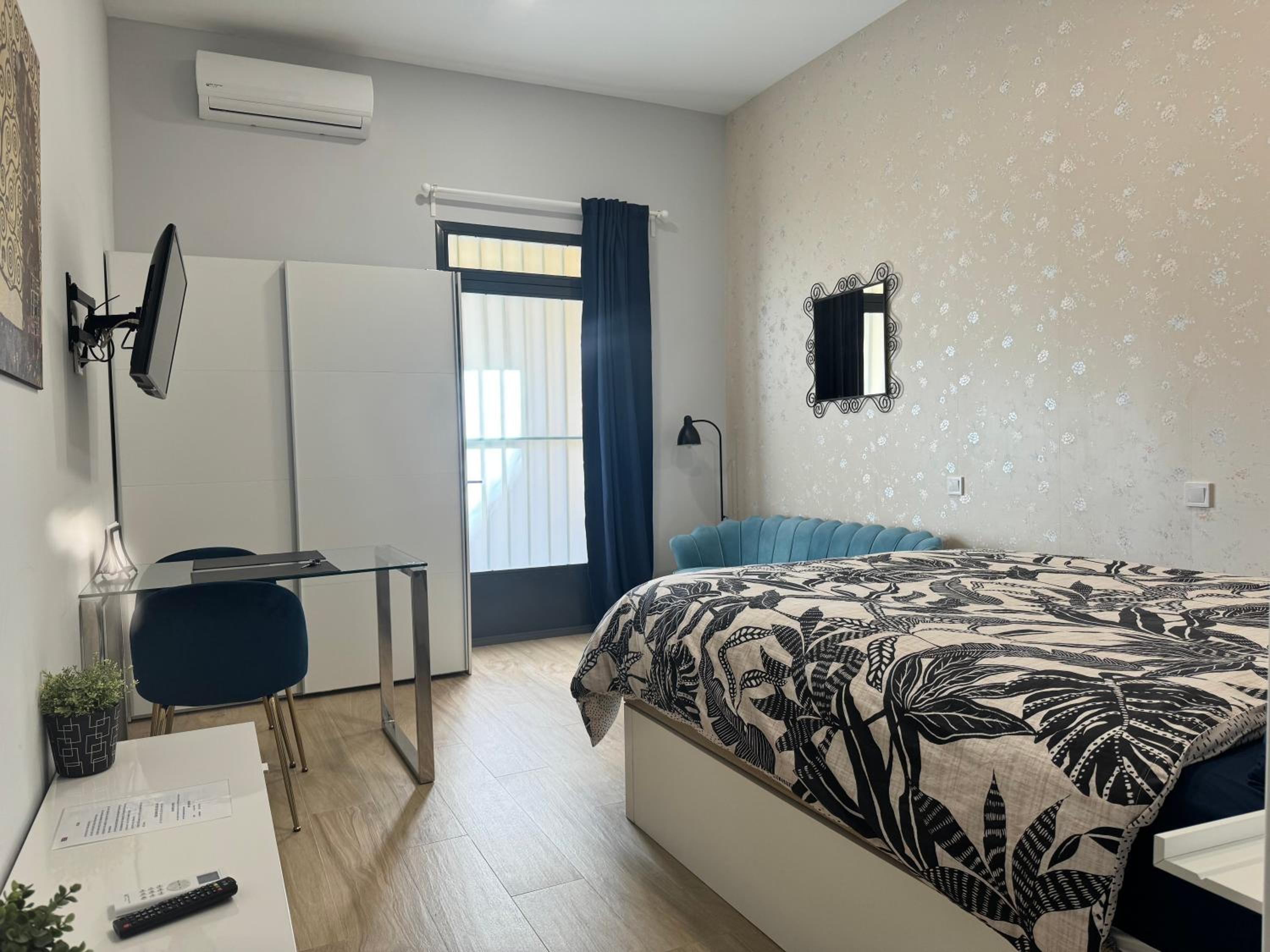 One-Bedroom Apartment photo 2
