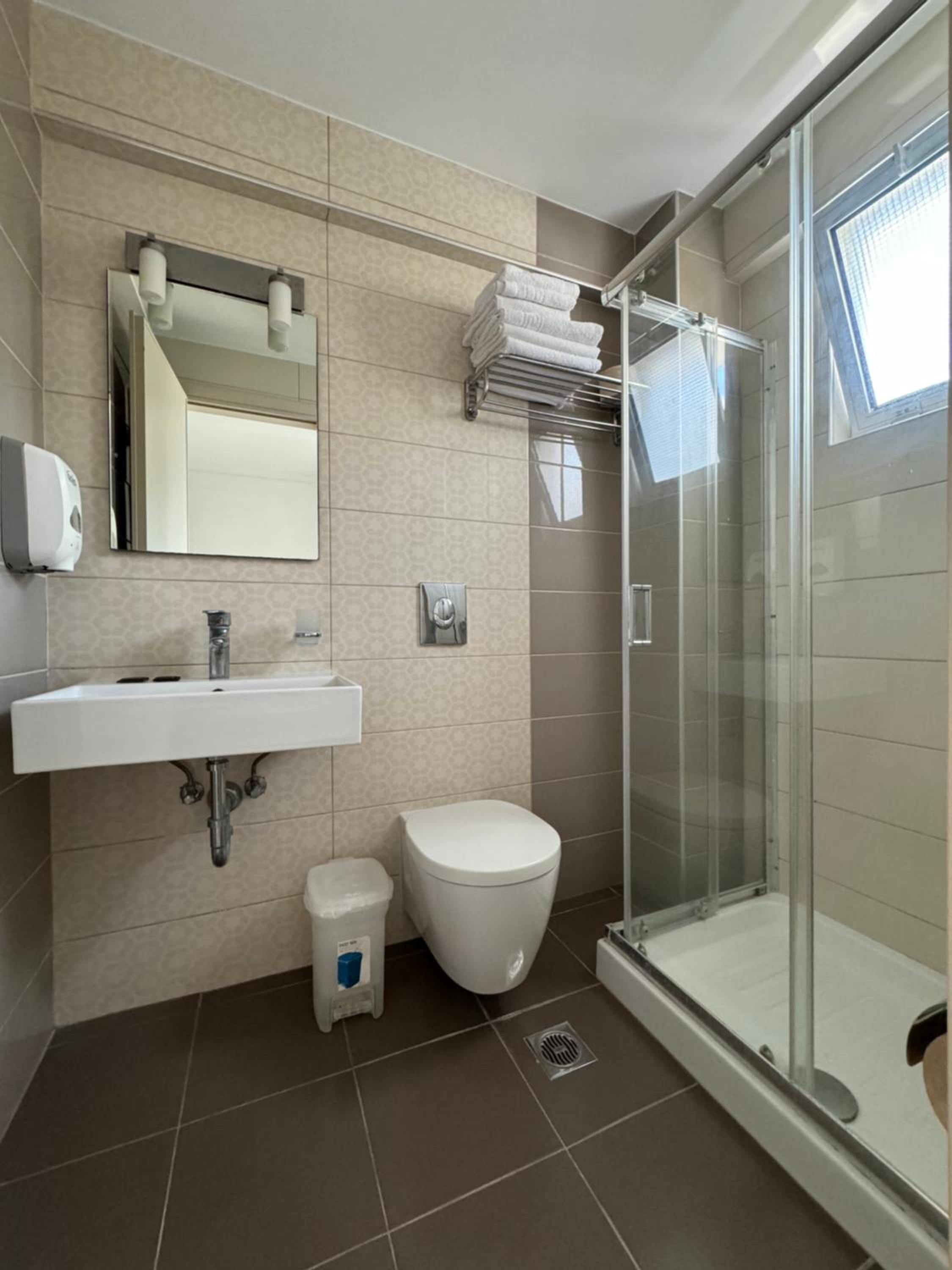 Double or Twin Room with Balcony - Photo 15