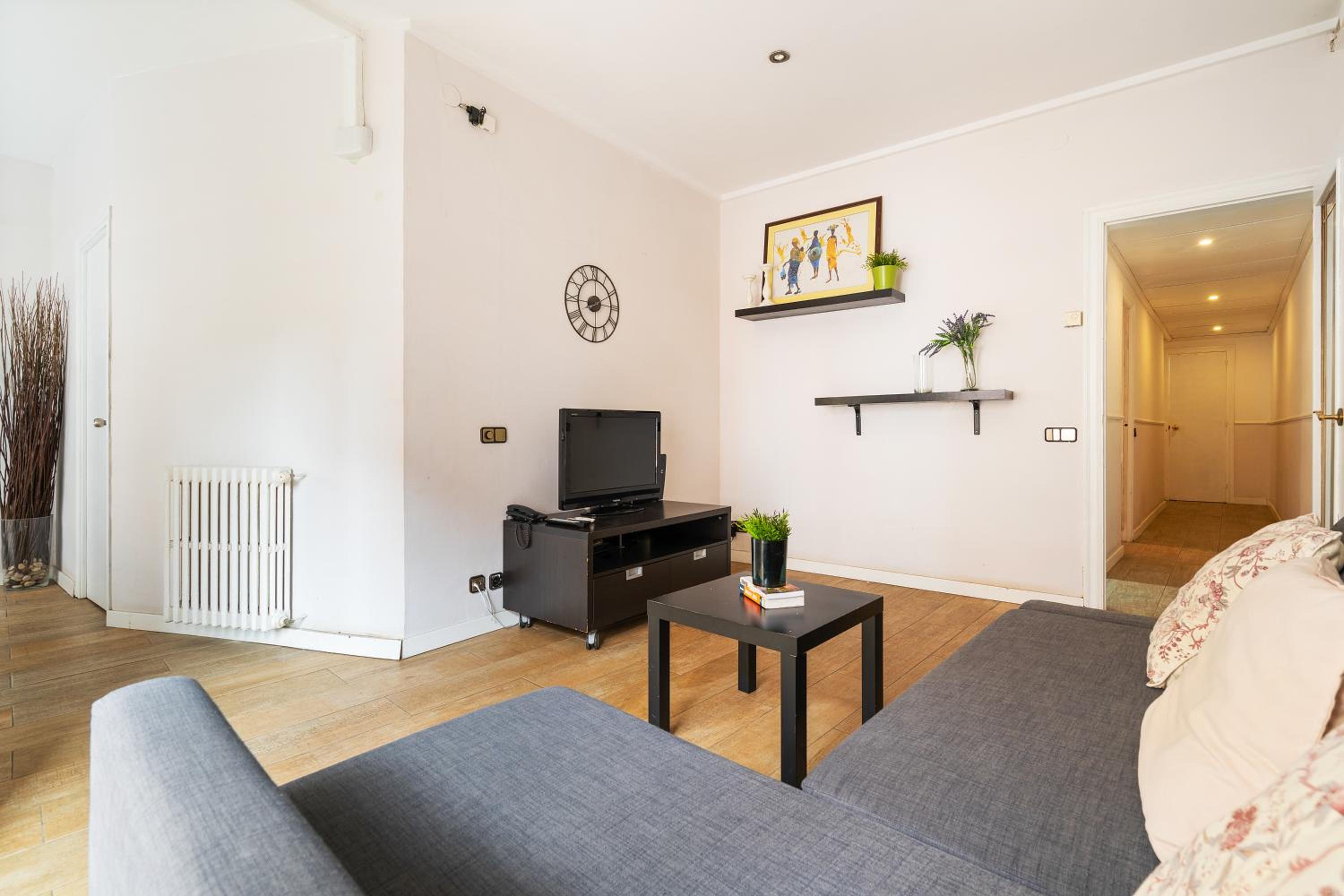 Apartment photo 2