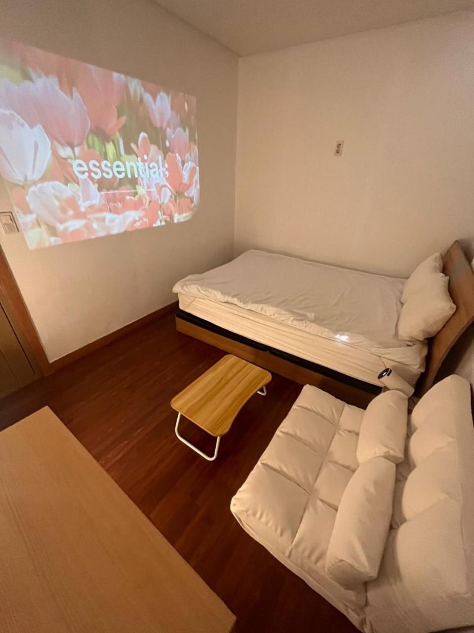 Queen Room photo 1