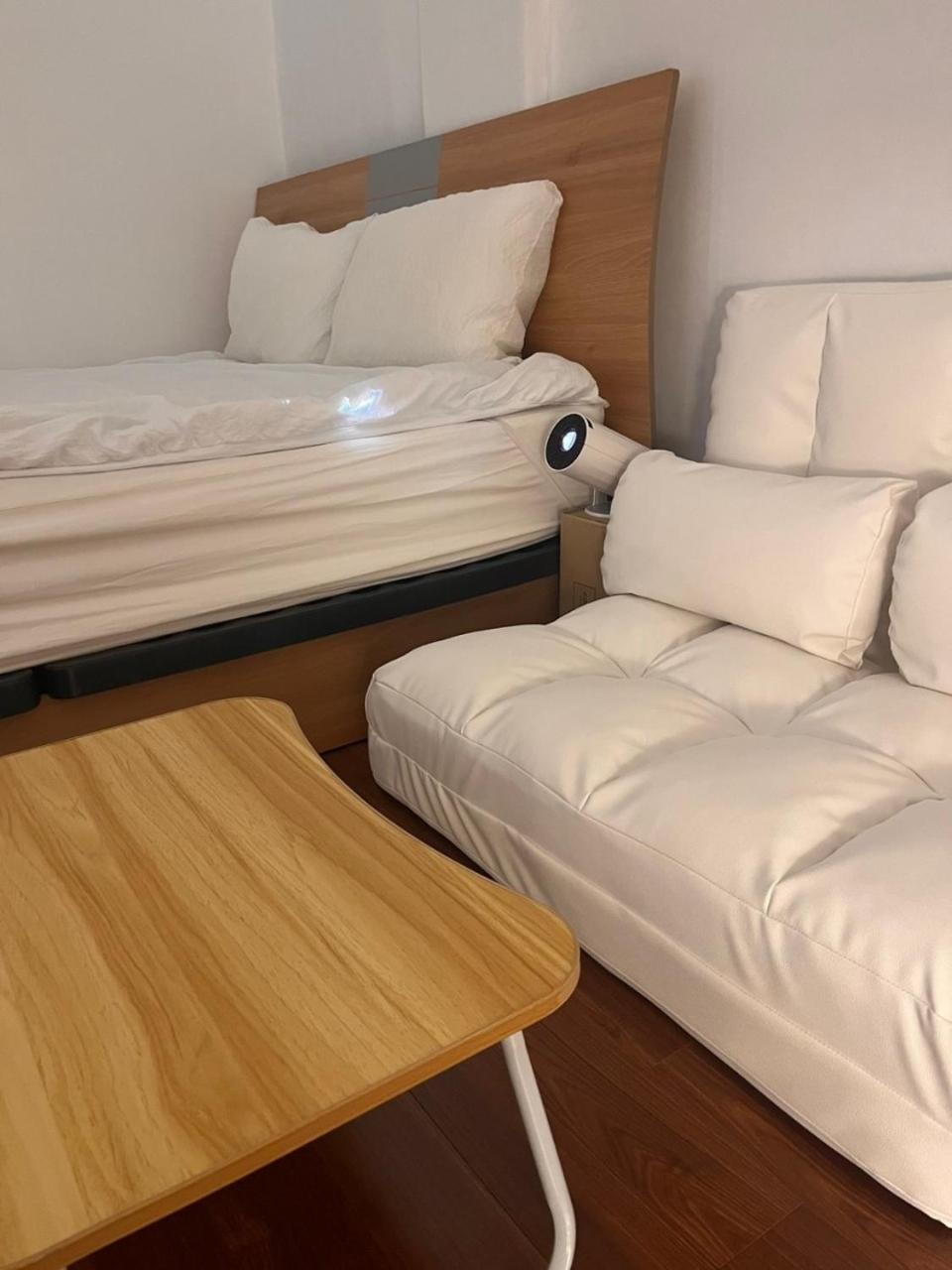 Queen Room photo 2