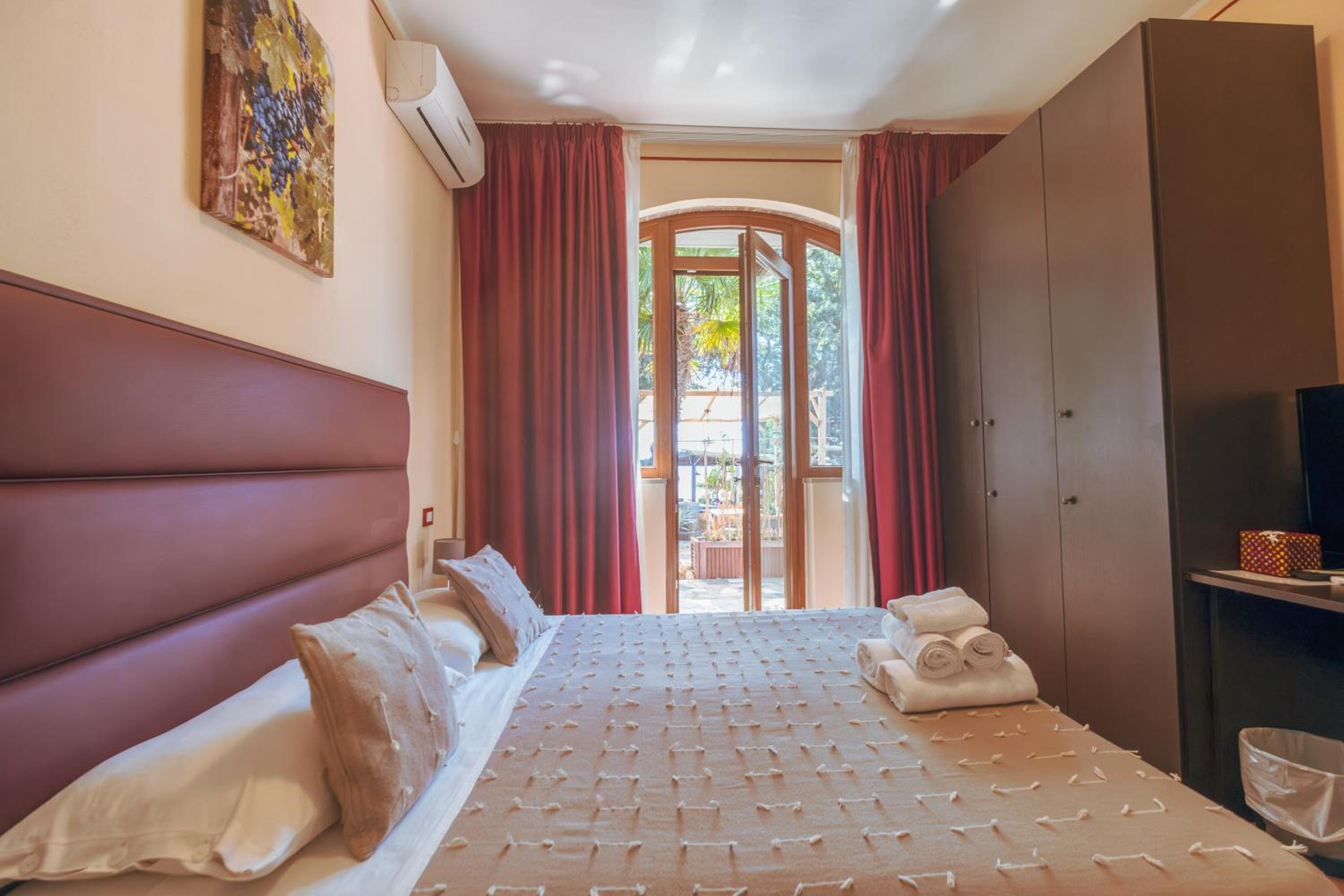 Double Room with Private Bathroom photo 1