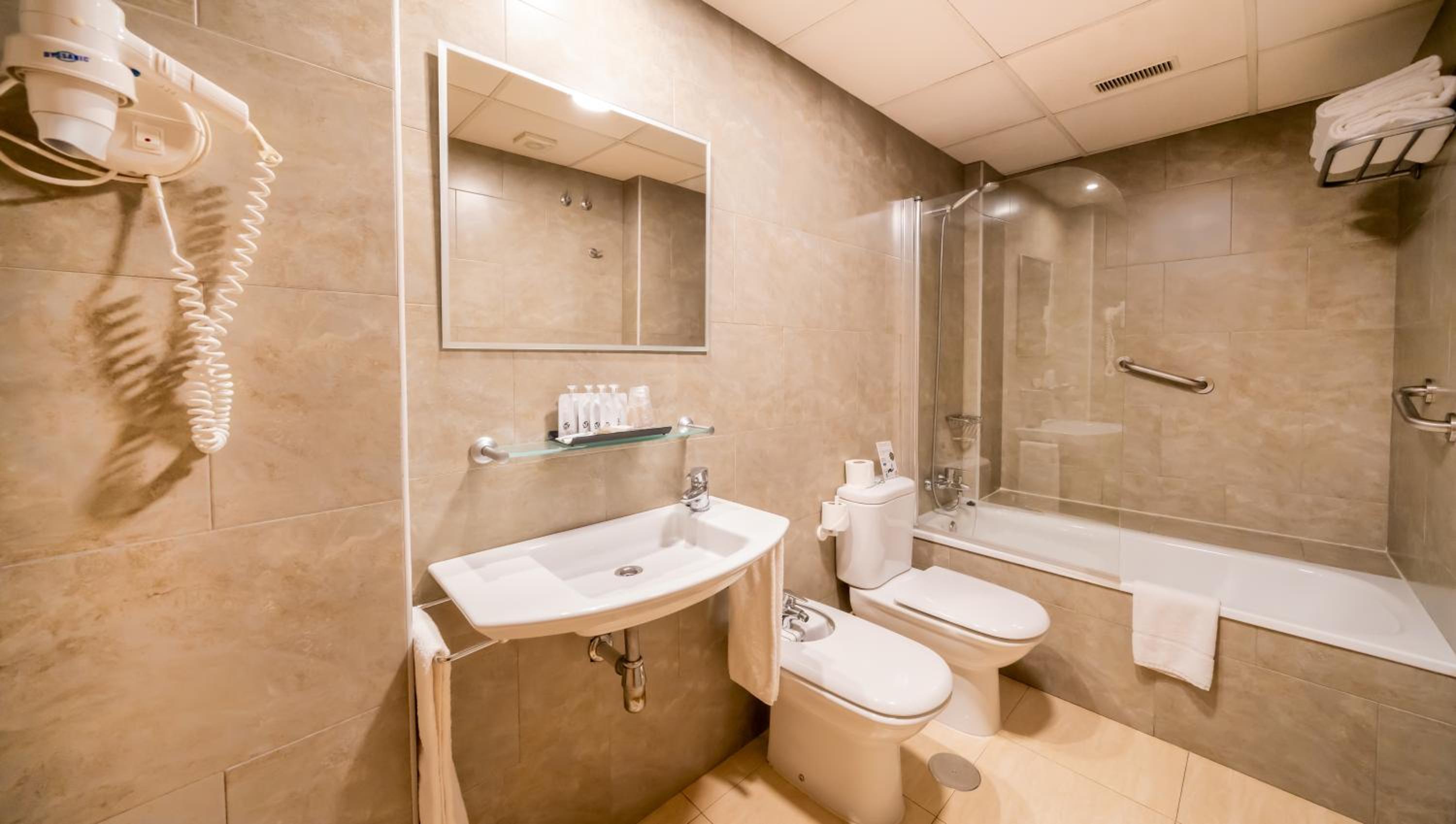 Double Room - Photo 15