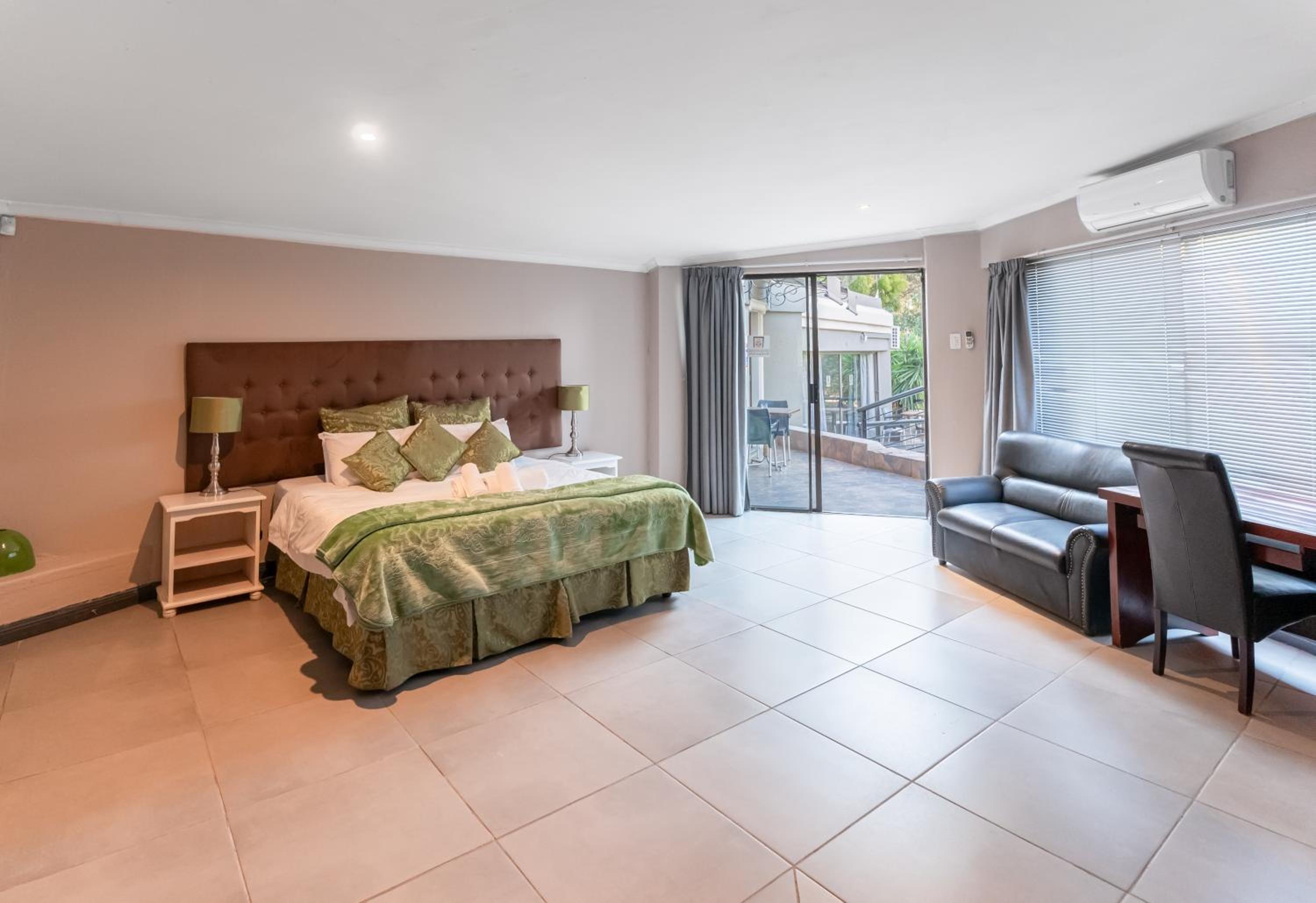 Deluxe Double Room photo 2
