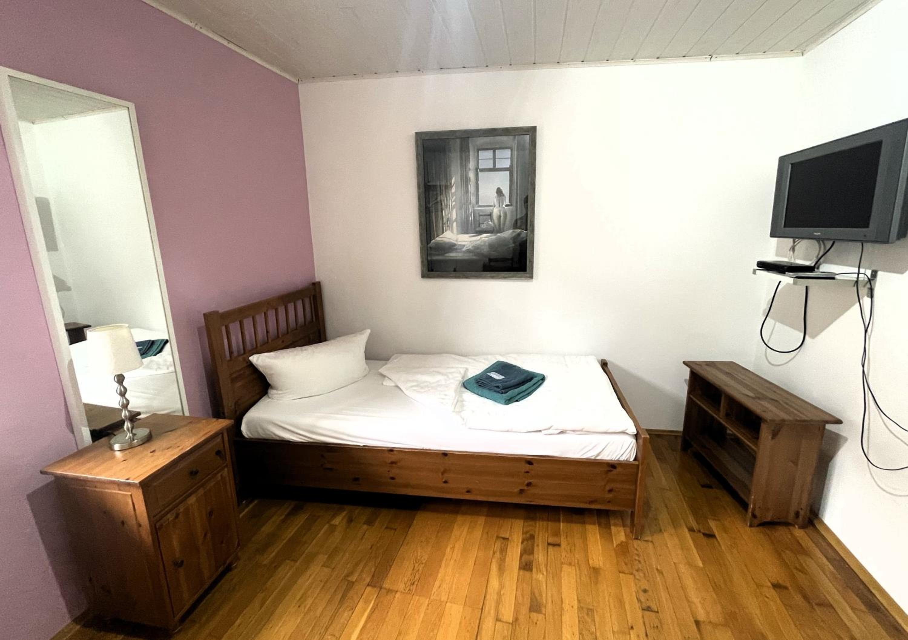 Single Room with Shared Bathroom photo 2