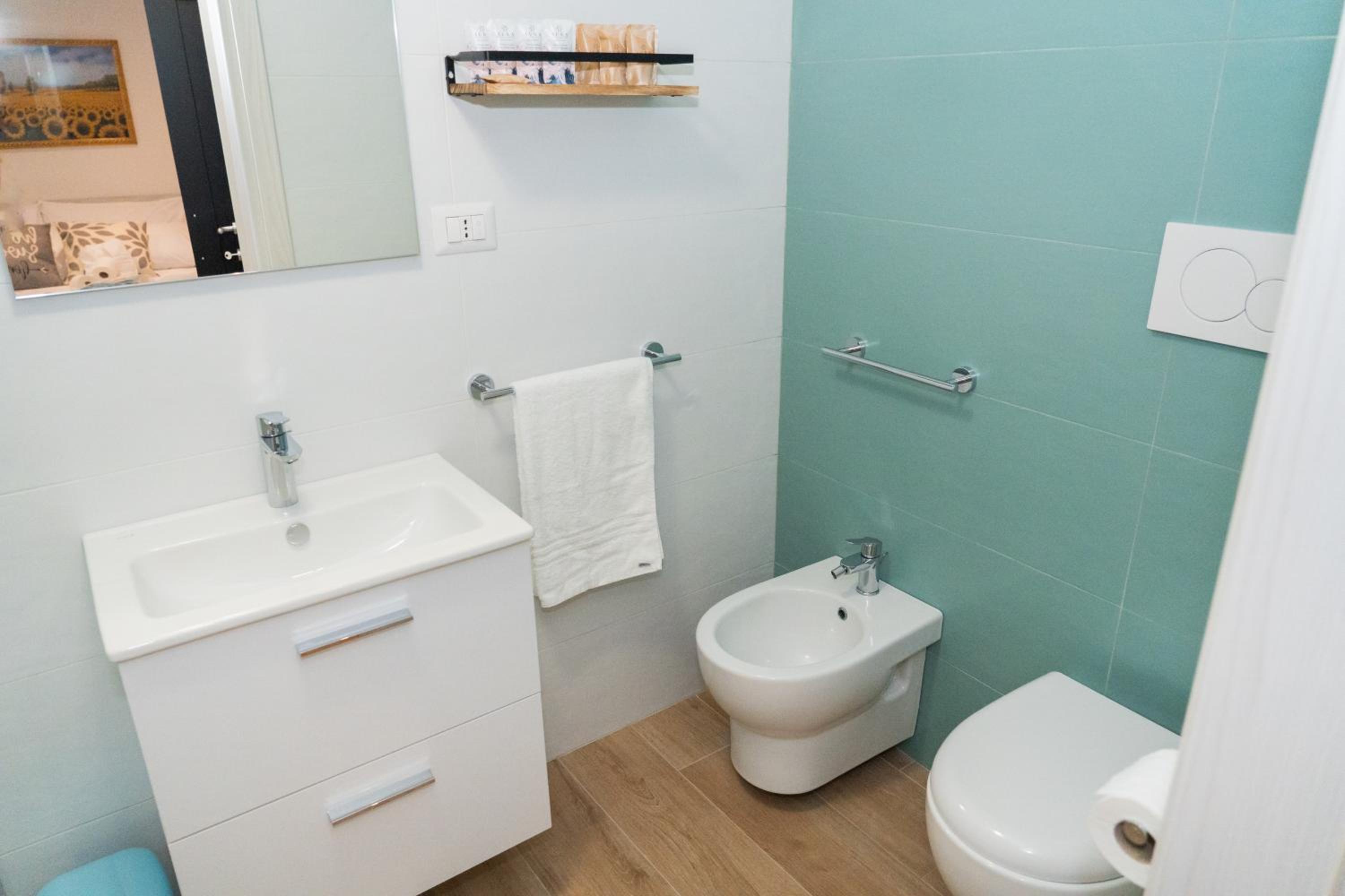 Quadruple Room with Private Bathroom photo 2