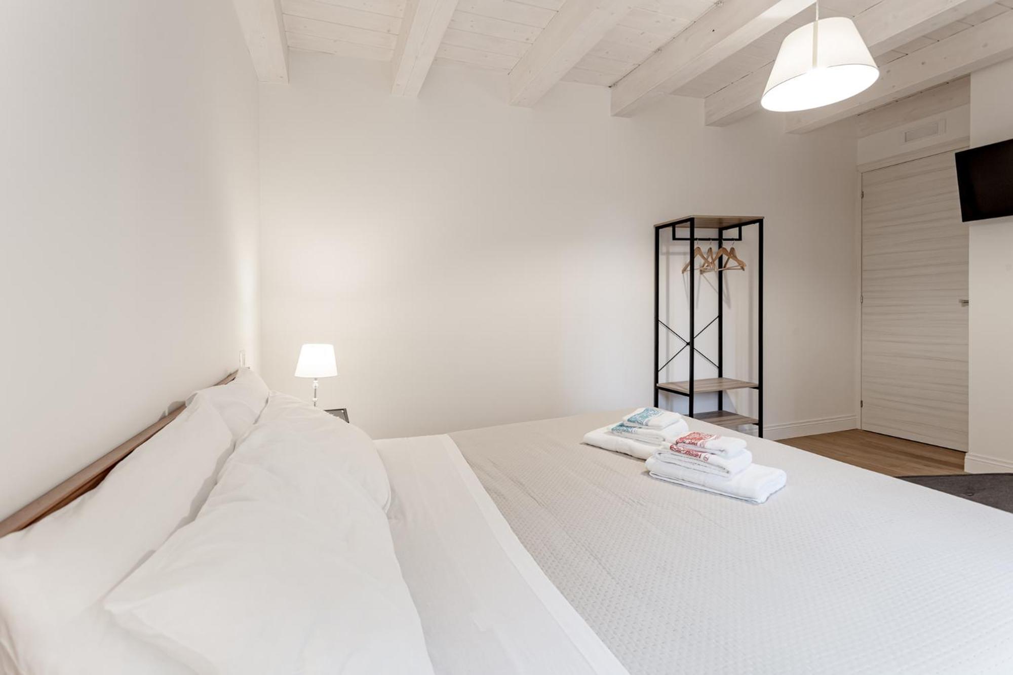 Large Double Room photo 2