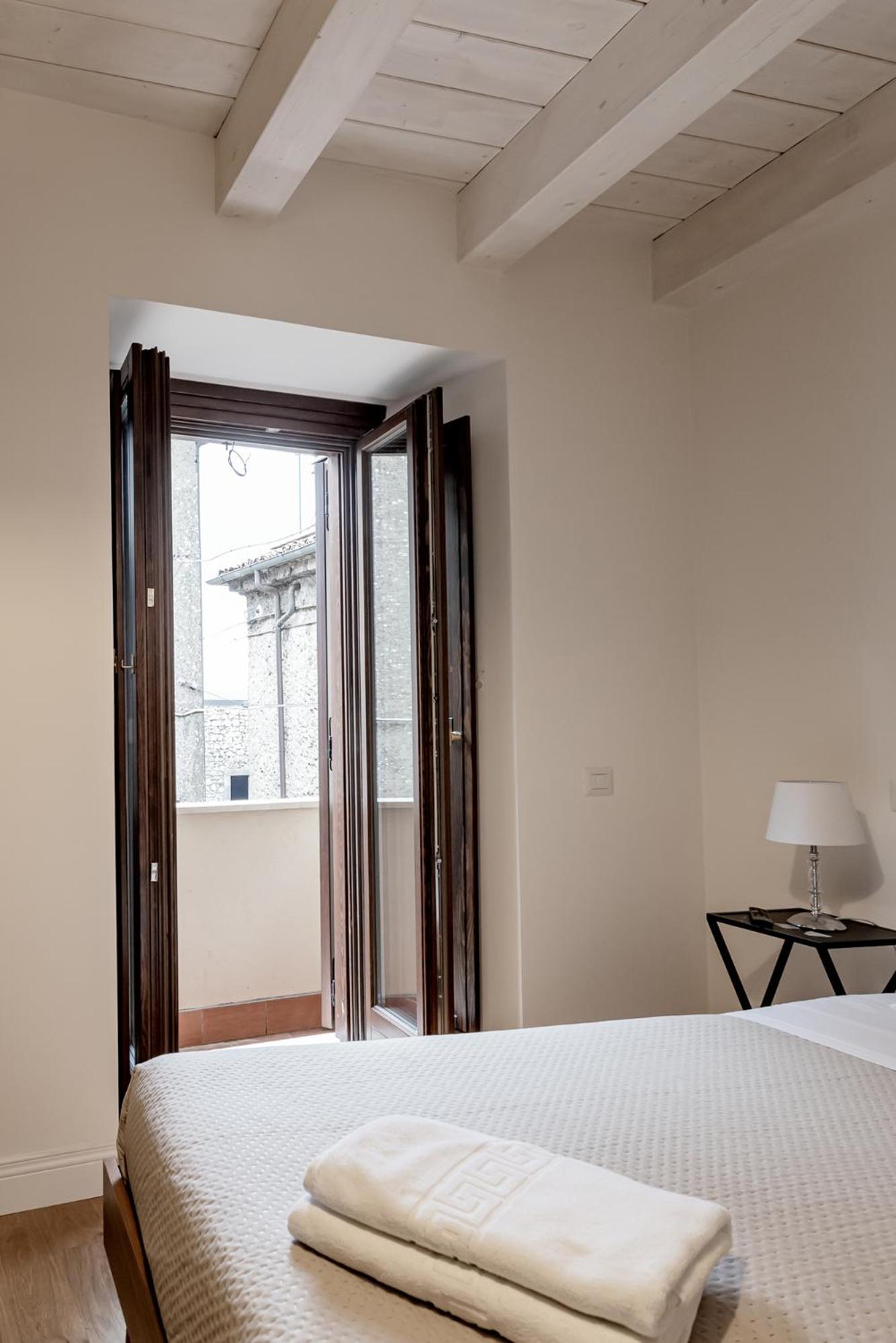 Large Double Room photo 3