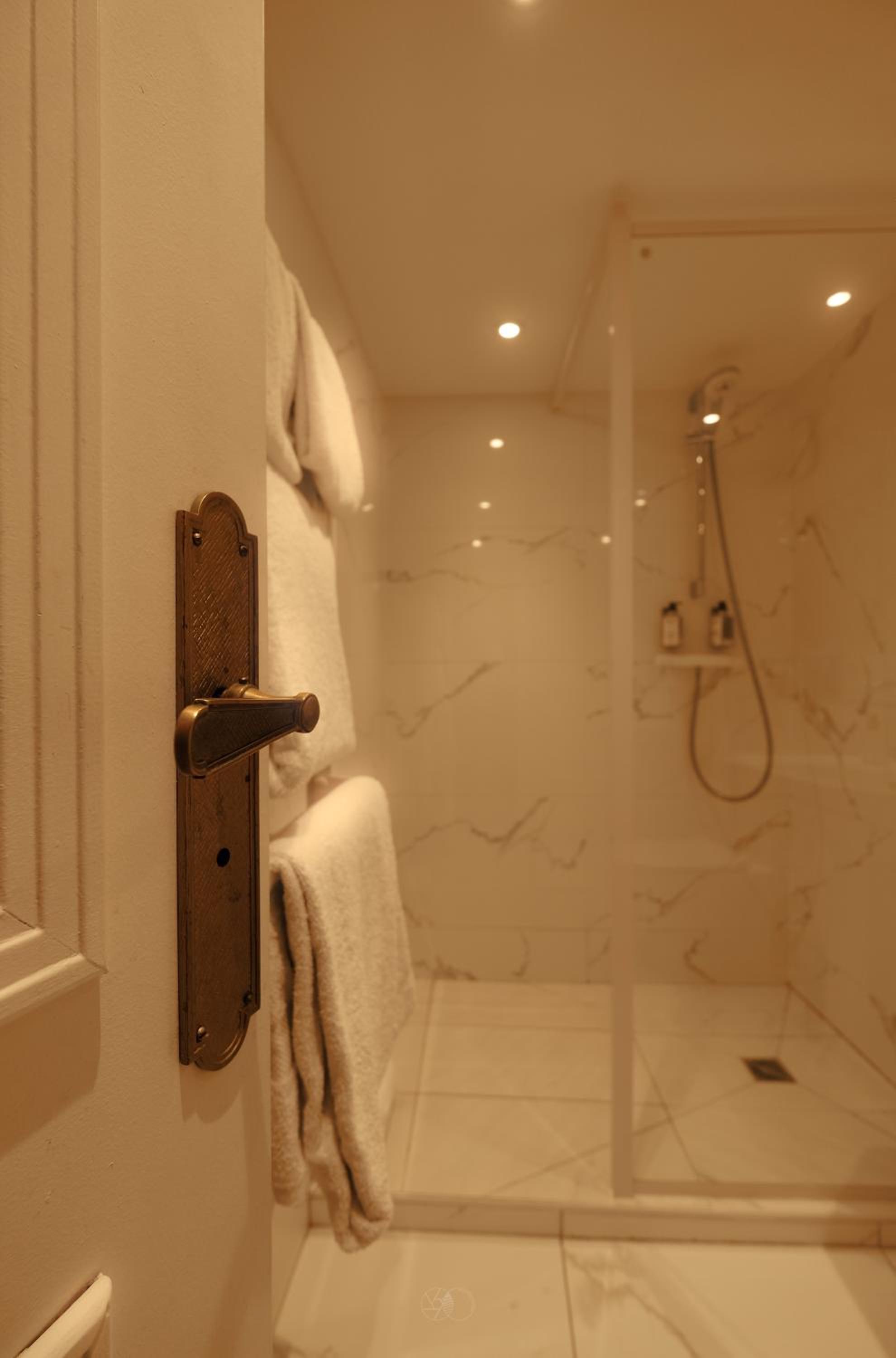 Superior Double or Twin Room (Annex) - Photo 3
