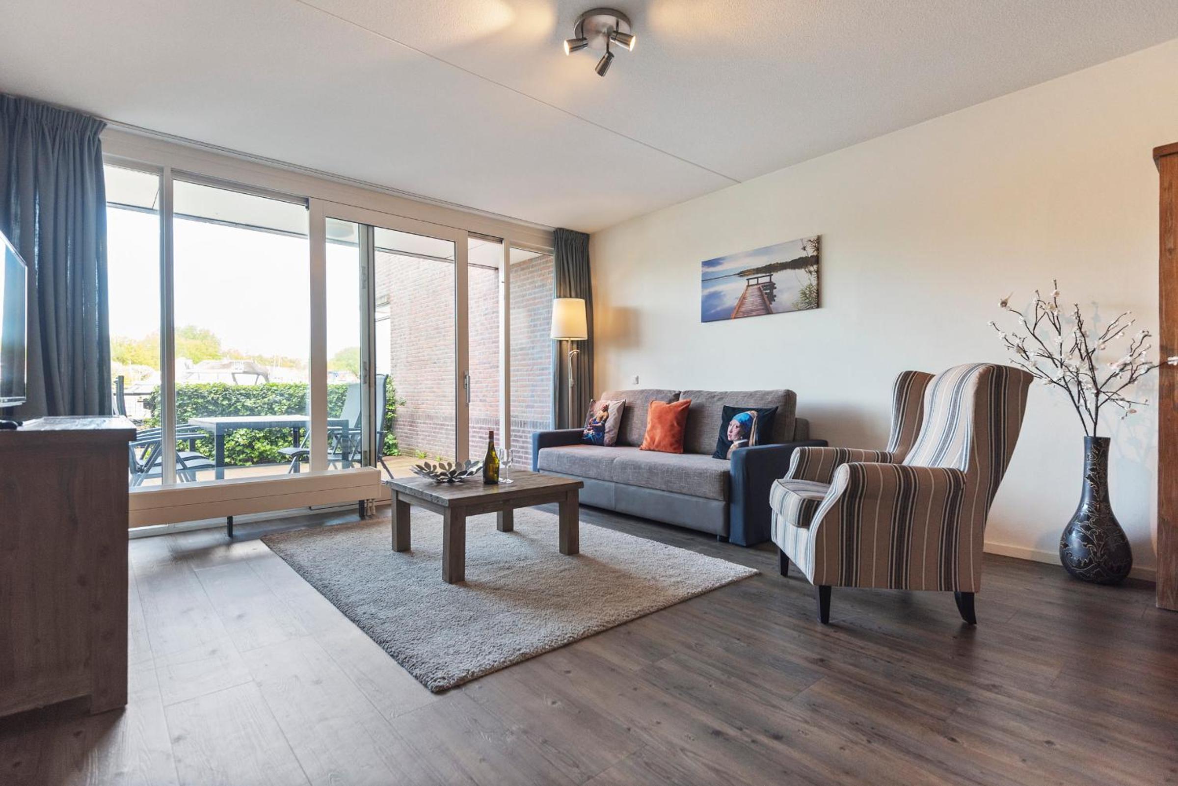 Apartment with Lake View