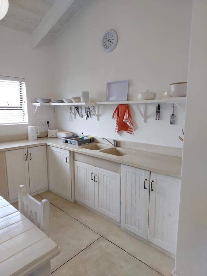 Three-Bedroom Premium Apartment with Balcony - Photo 2