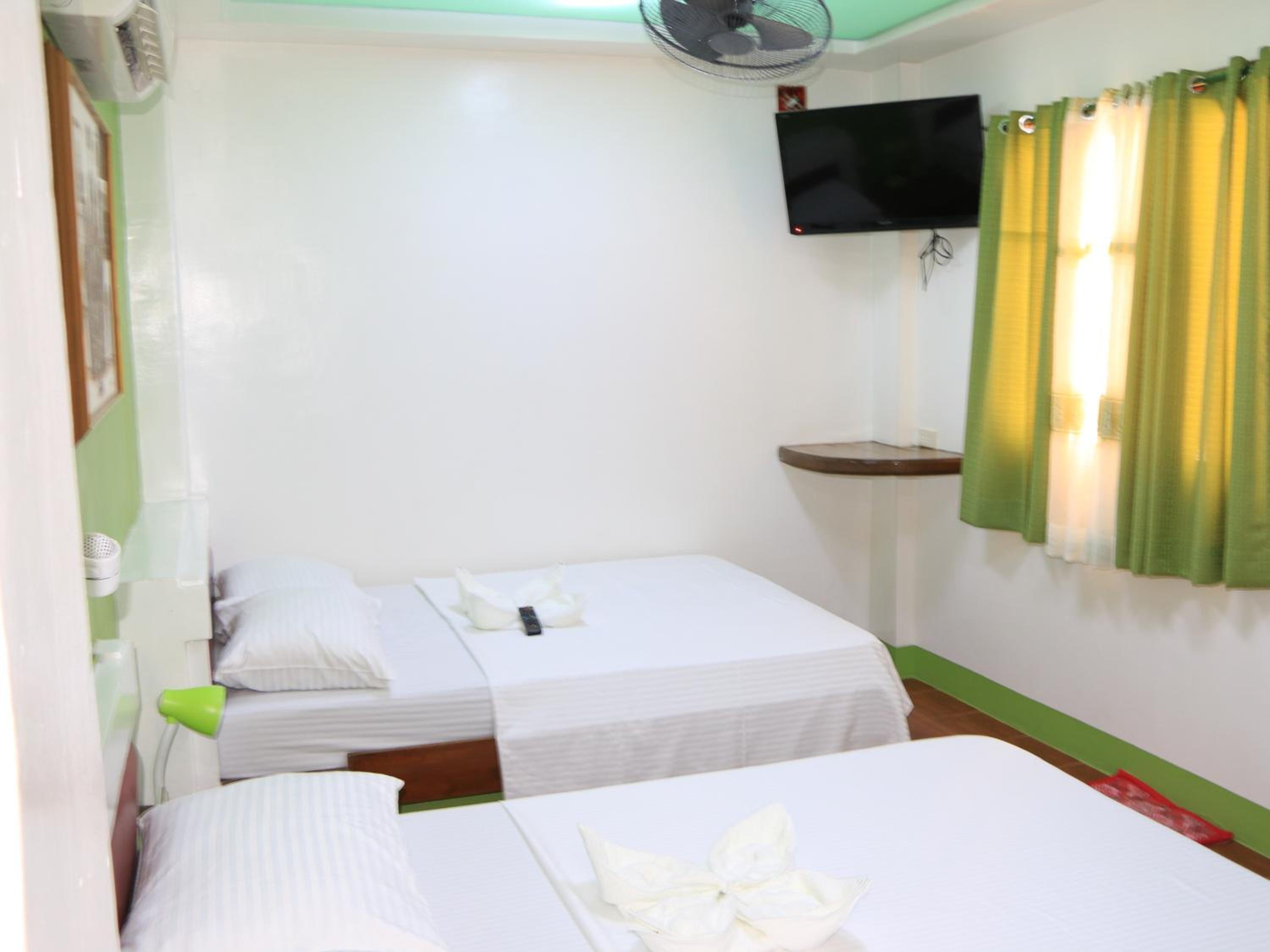 Deluxe Room - Photo 5