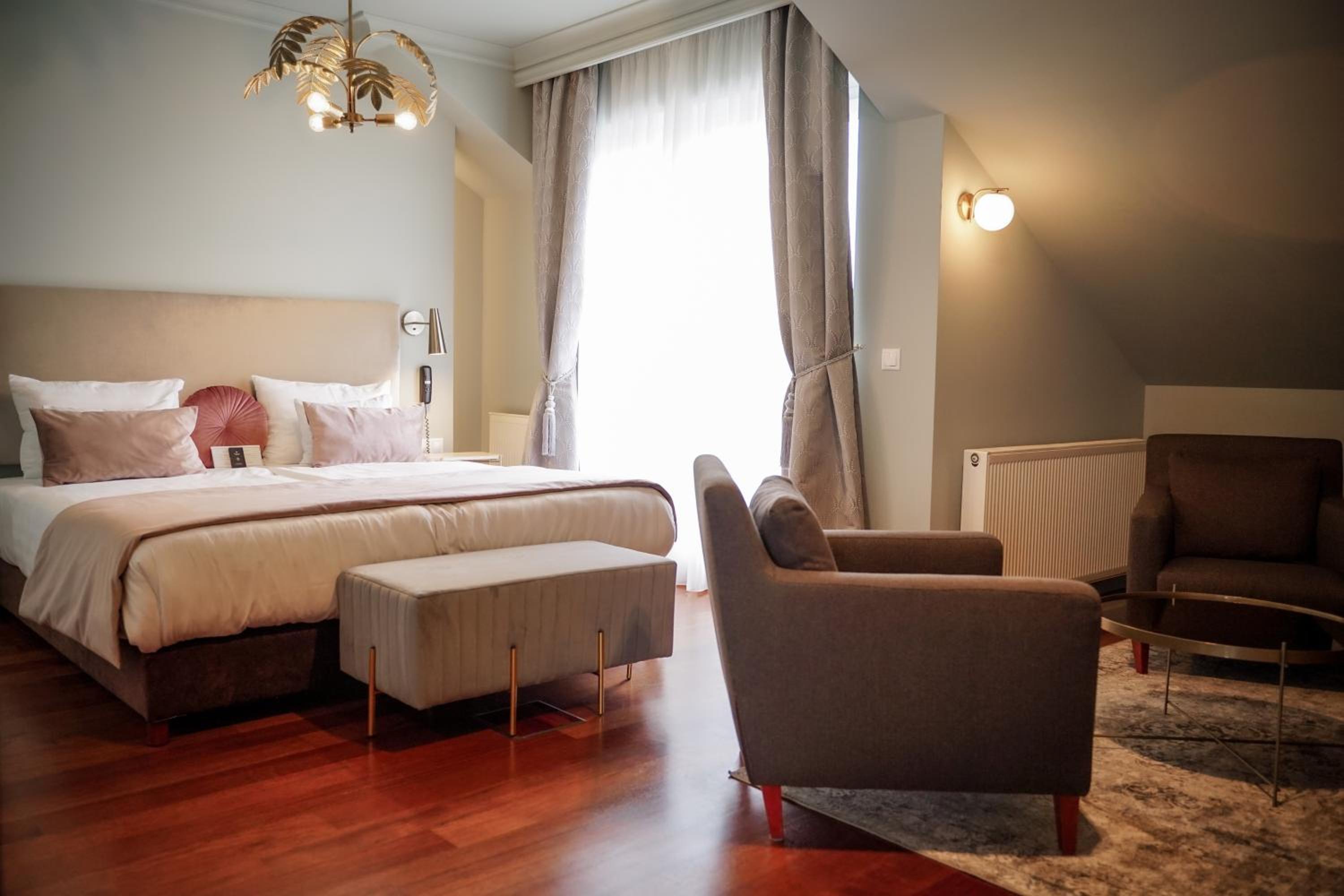 Royal Suite - Photo 13